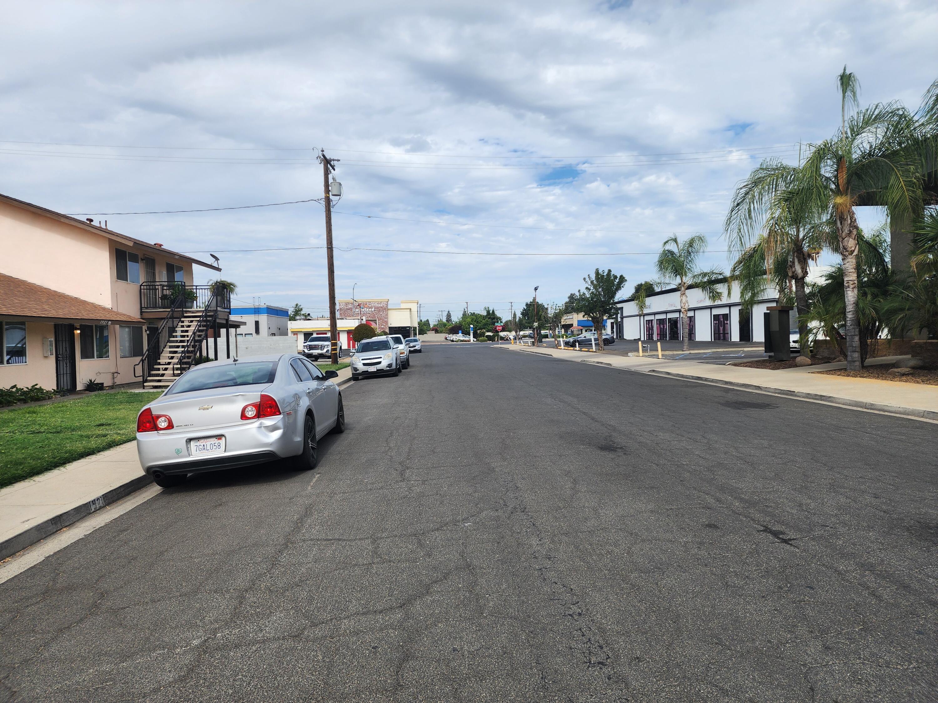 1911 W Princeton Ave, Visalia, CA 93277