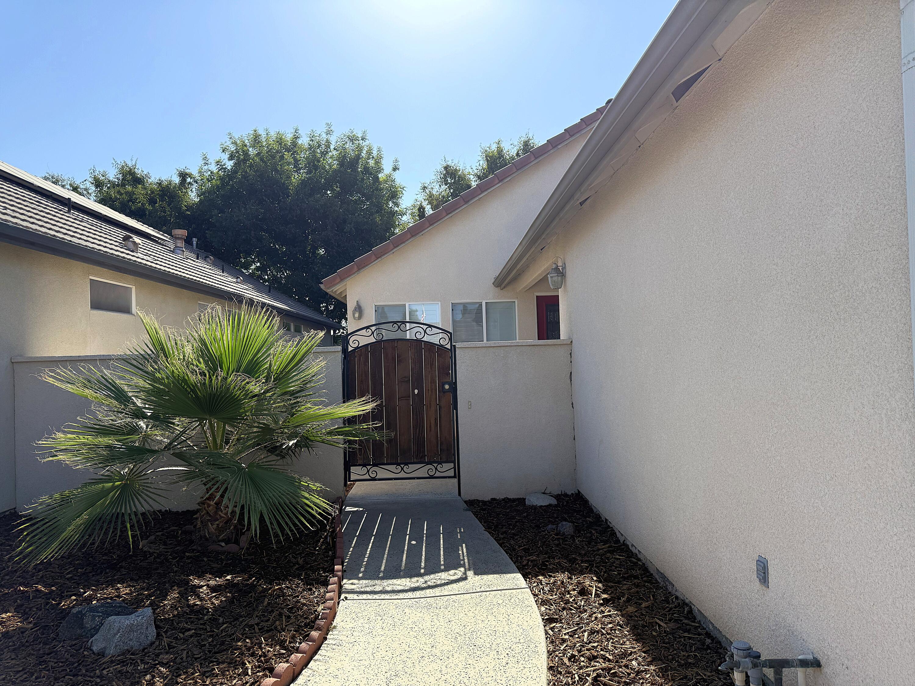 328 S Holland, Visalia, CA 93292