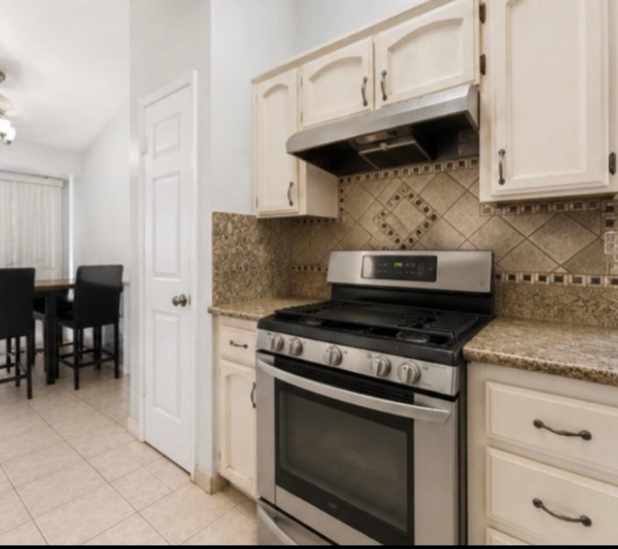 2596 Walnut St, Selma, CA 93662