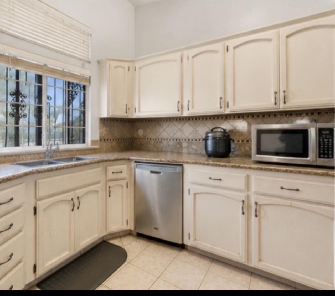 2596 Walnut St, Selma, CA 93662
