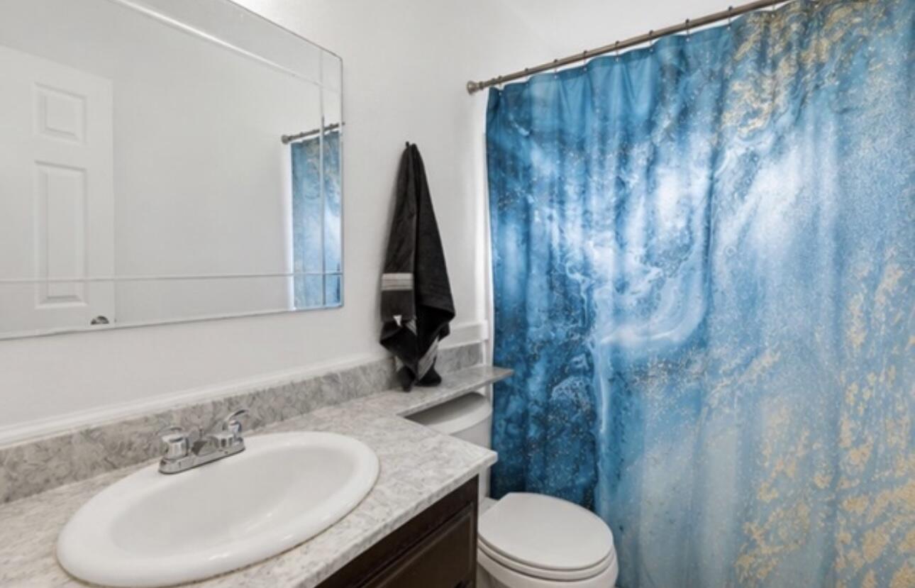 2596 Walnut St, Selma, CA 93662
