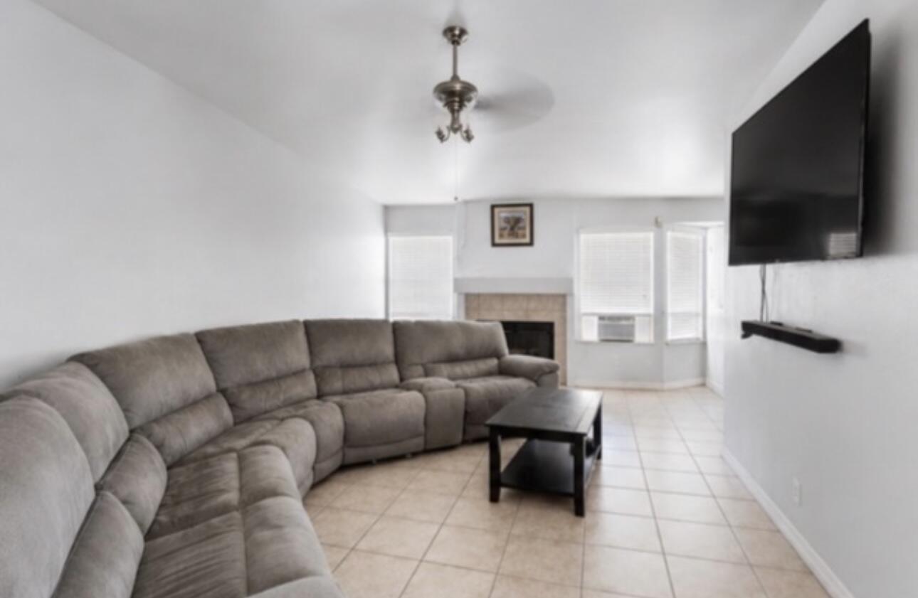 2596 Walnut St, Selma, CA 93662