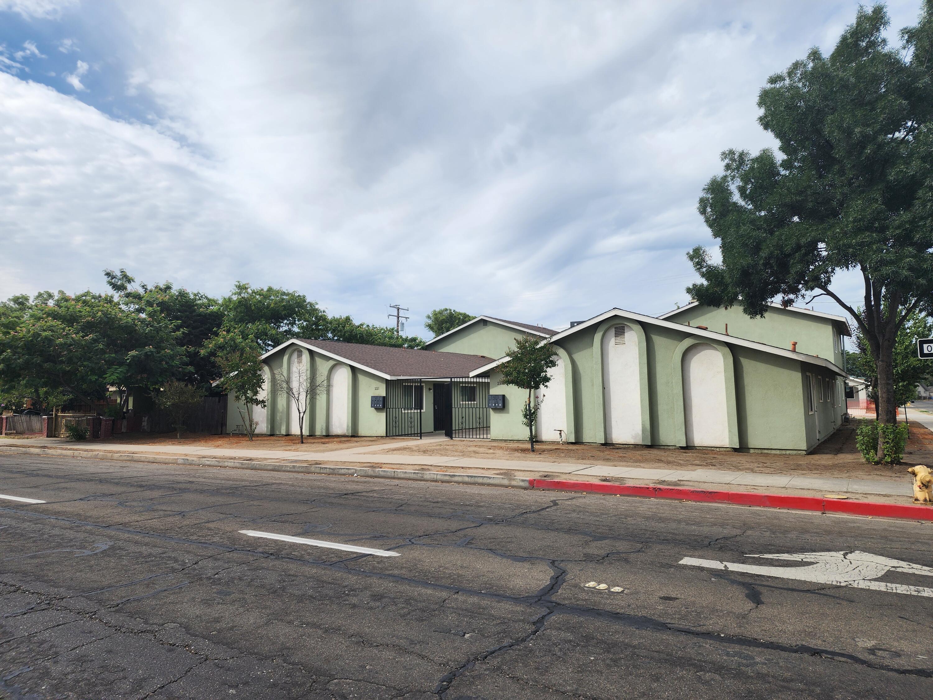 223 NW 3rd Ave, Visalia, CA 93291