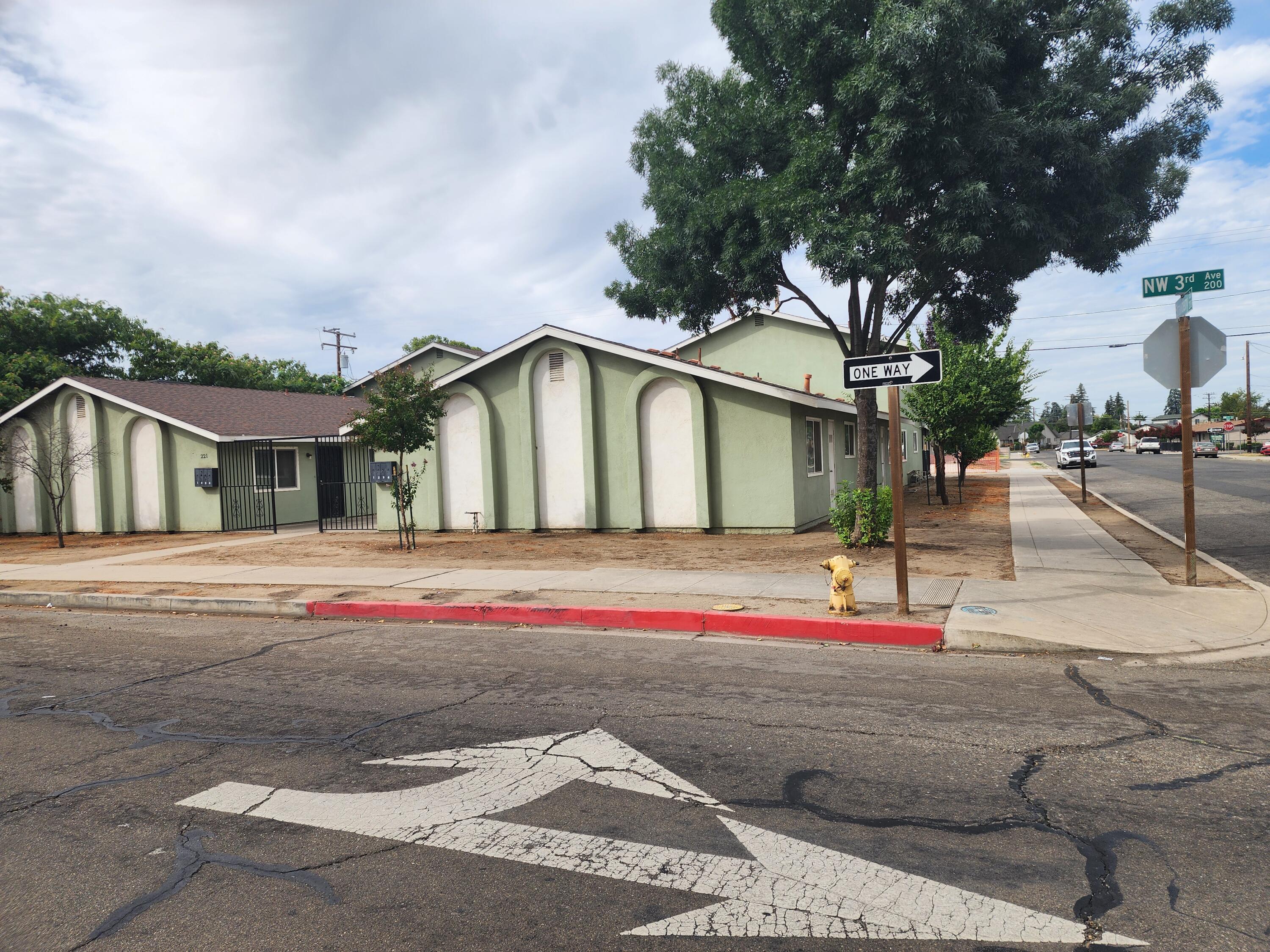223 NW 3rd Ave, Visalia, CA 93291