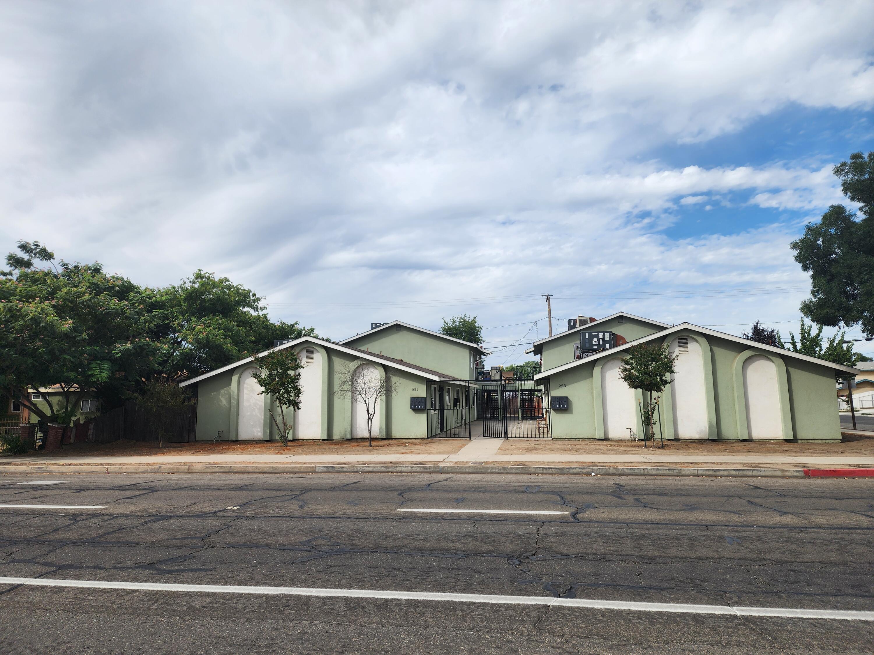 223 NW 3rd Ave, Visalia, CA 93291
