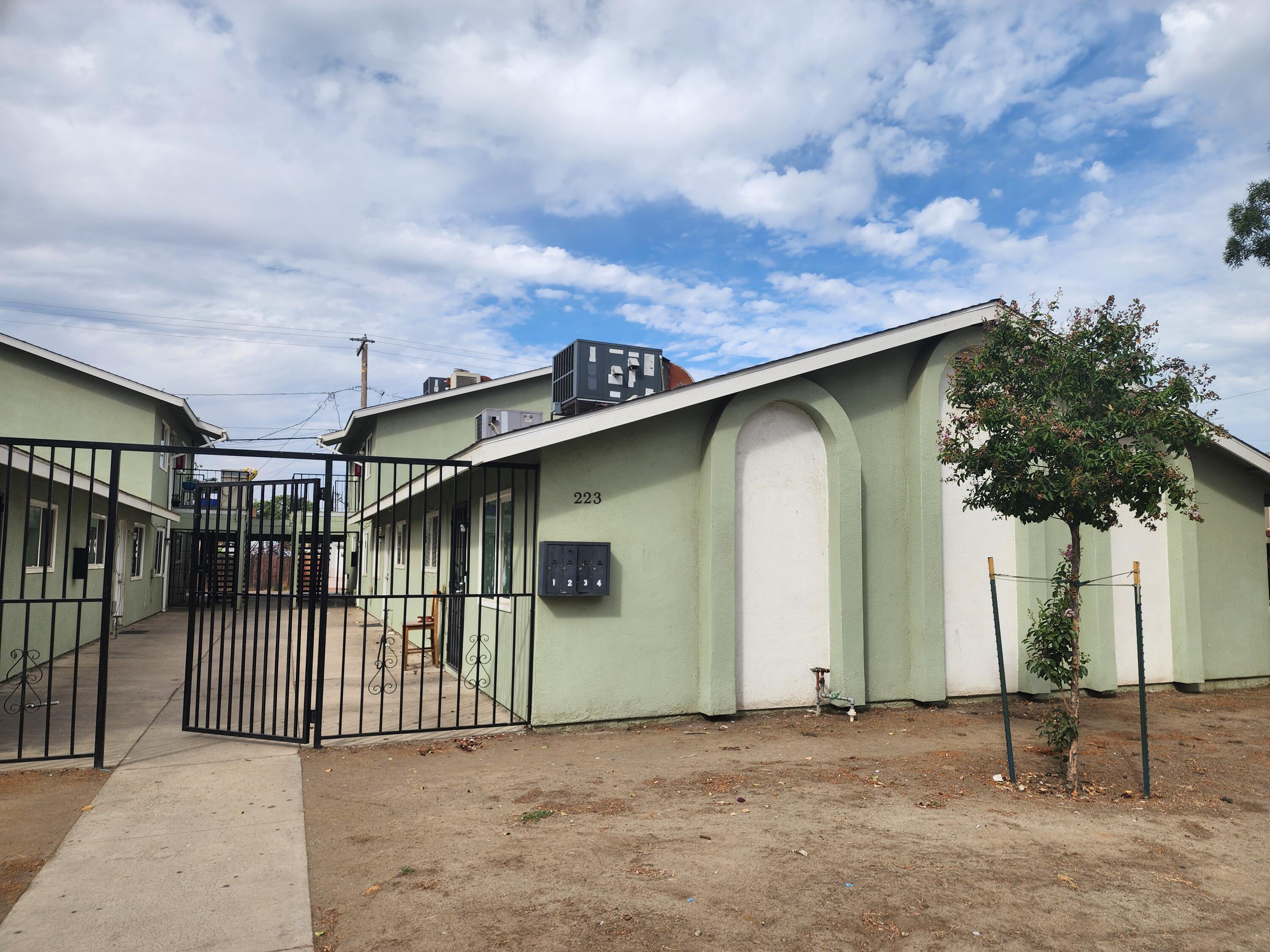 223 NW 3rd Ave, Visalia, CA 93291
