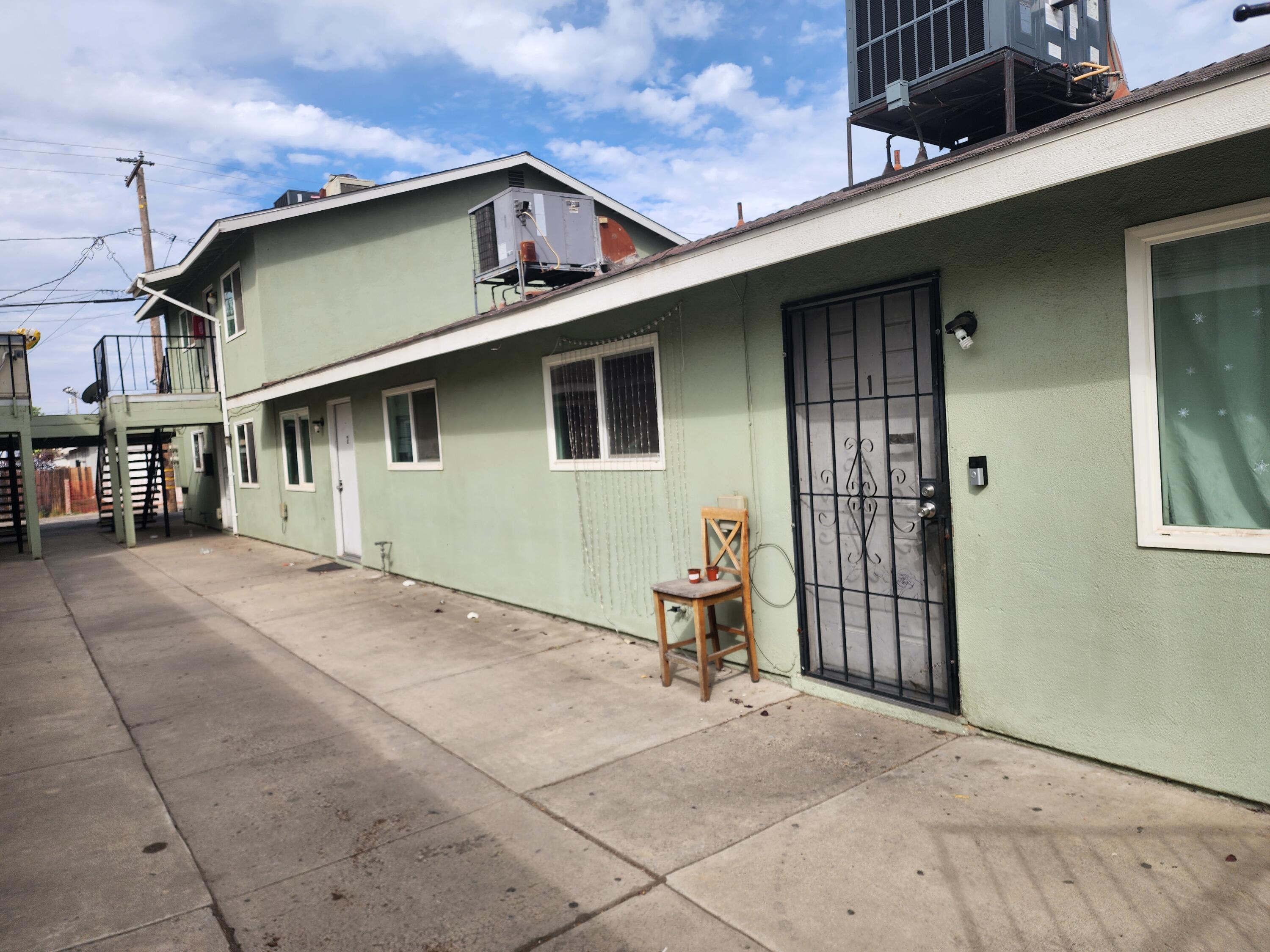 223 NW 3rd Ave, Visalia, CA 93291
