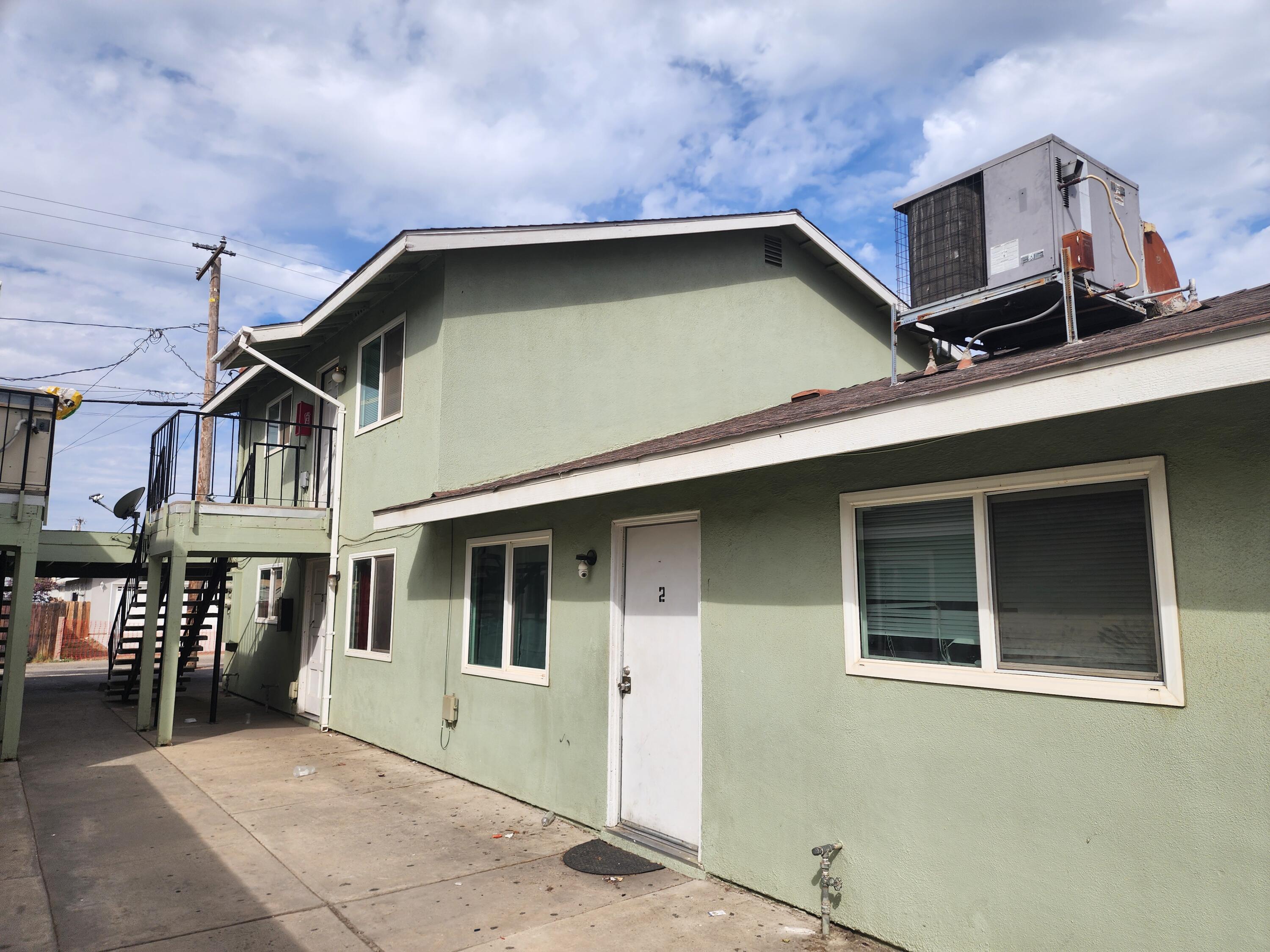 223 NW 3rd Ave, Visalia, CA 93291