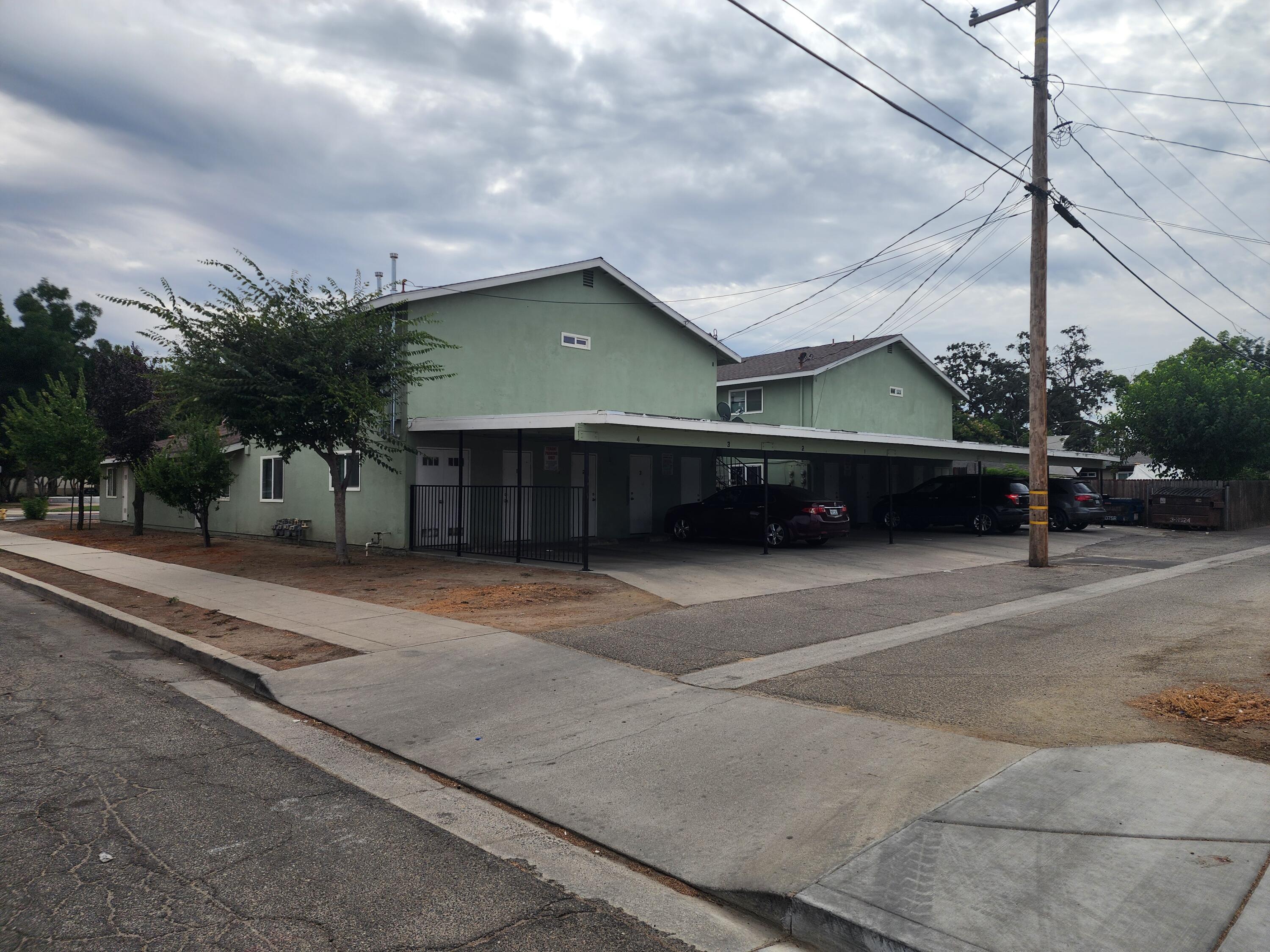 223 NW 3rd Ave, Visalia, CA 93291