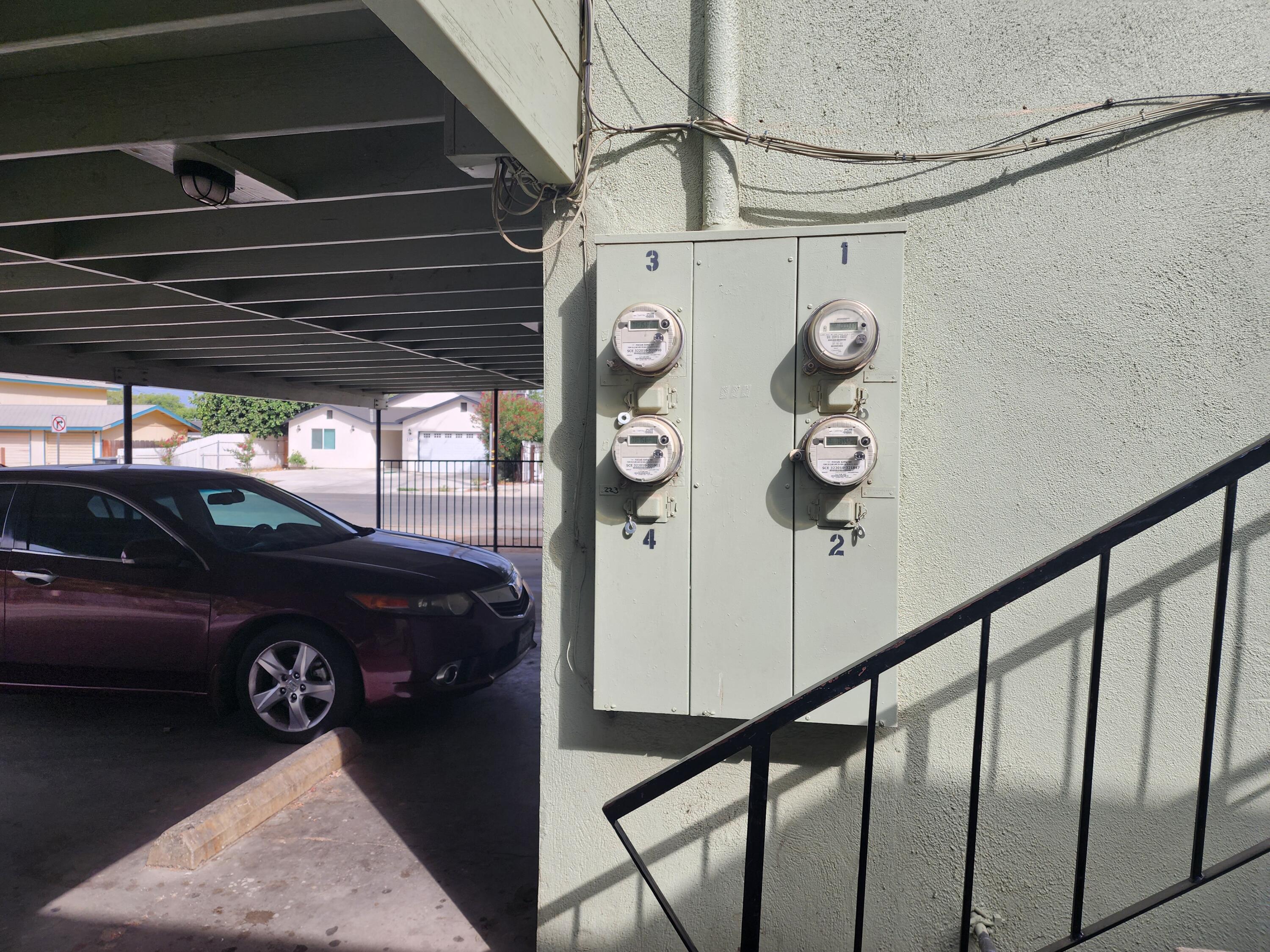 223 NW 3rd Ave, Visalia, CA 93291