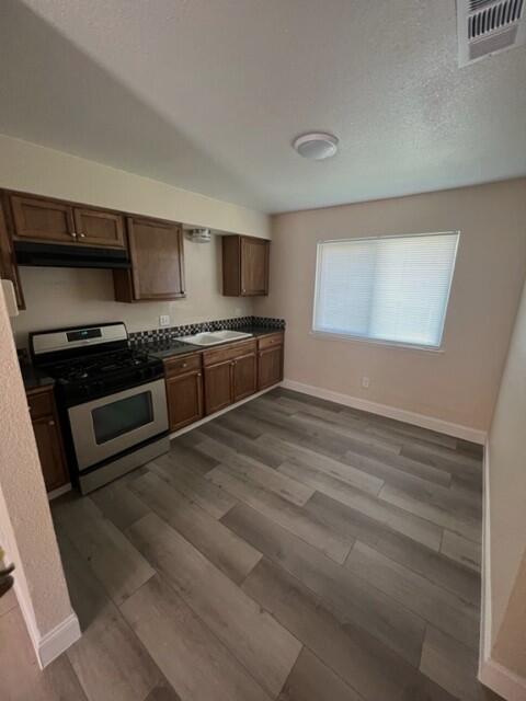 223 NW 3rd Ave, Visalia, CA 93291