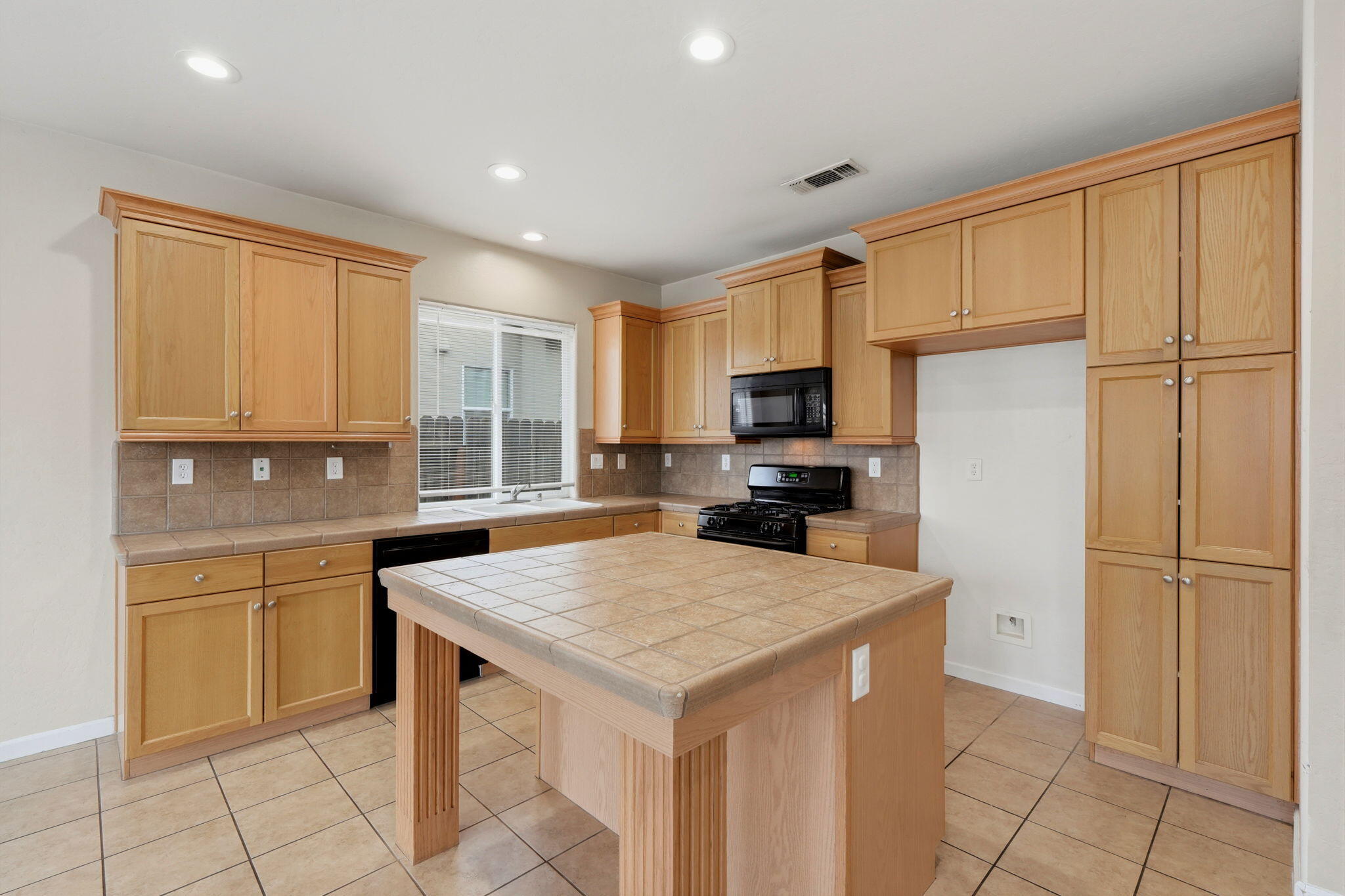 3042 W Delta Ave, Visalia, CA 93291