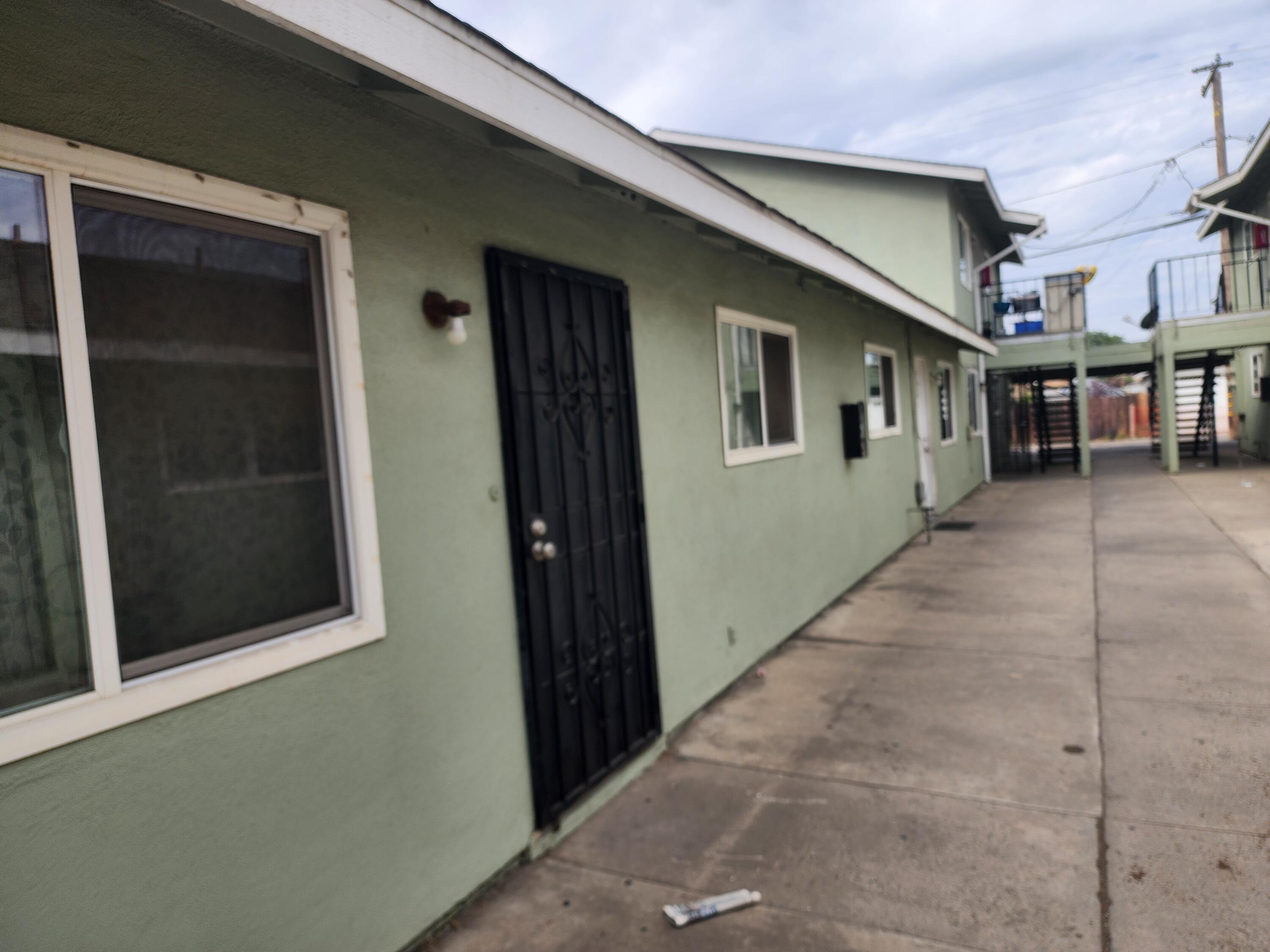 221 NW 3rd Ave, Visalia, CA 93291