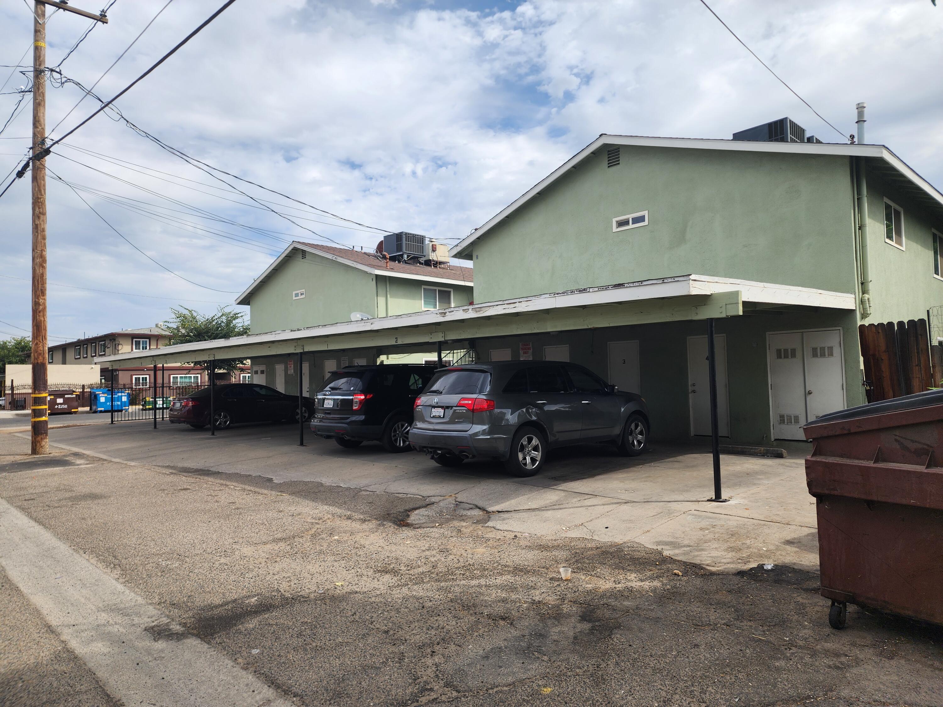 221 NW 3rd Ave, Visalia, CA 93291