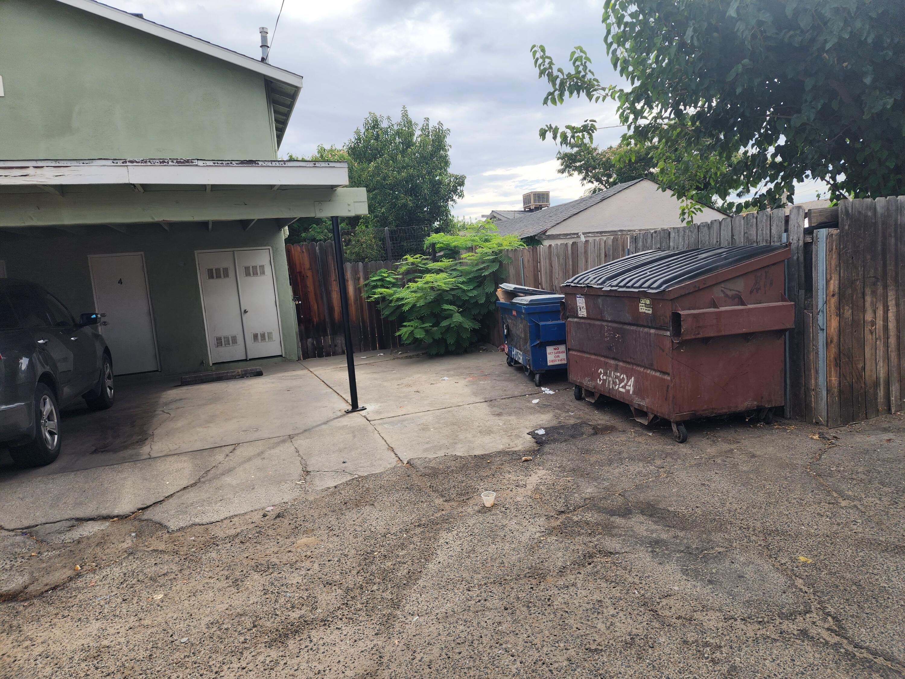 221 NW 3rd Ave, Visalia, CA 93291