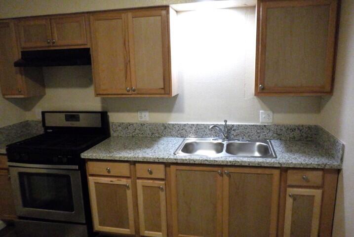 221 NW 3rd Ave, Visalia, CA 93291