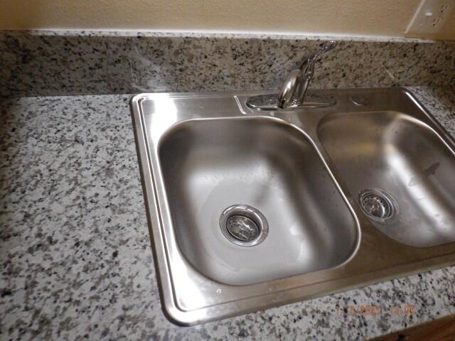 221 NW 3rd Ave, Visalia, CA 93291