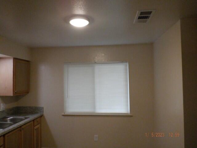 221 NW 3rd Ave, Visalia, CA 93291