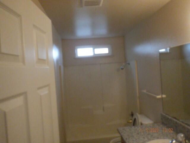 221 NW 3rd Ave, Visalia, CA 93291