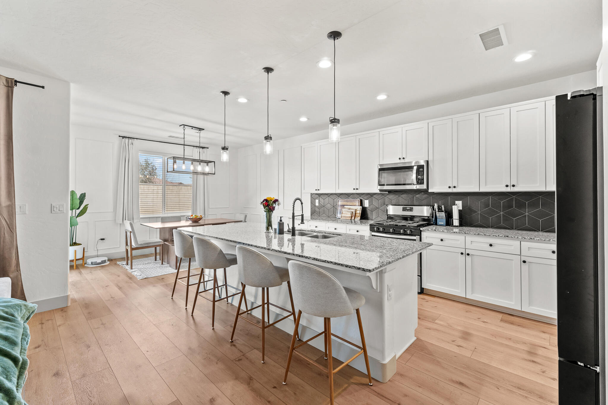 3051 Britannia St, Tulare, CA 93274