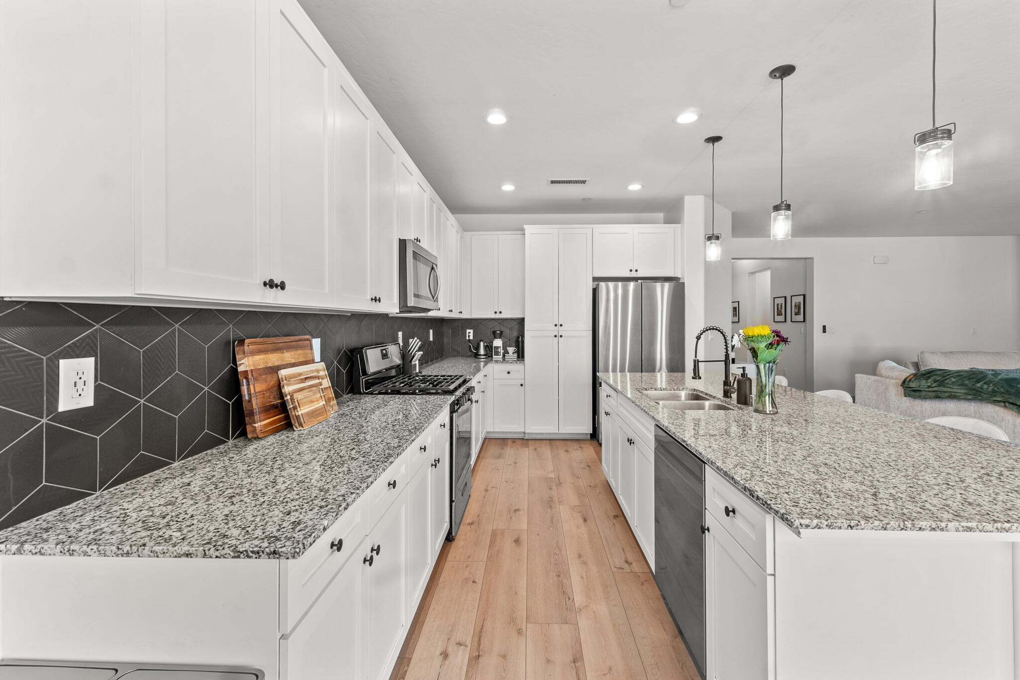 3051 Britannia St, Tulare, CA 93274