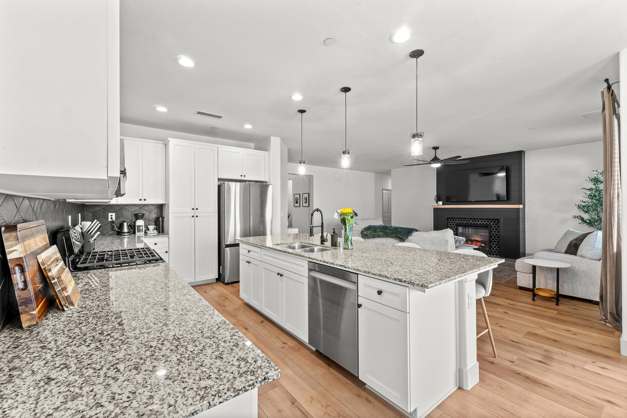 3051 Britannia St, Tulare, CA 93274