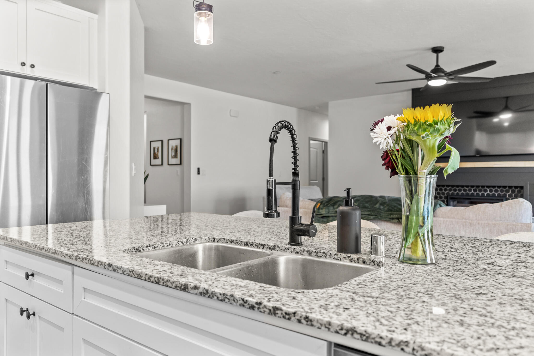 3051 Britannia St, Tulare, CA 93274