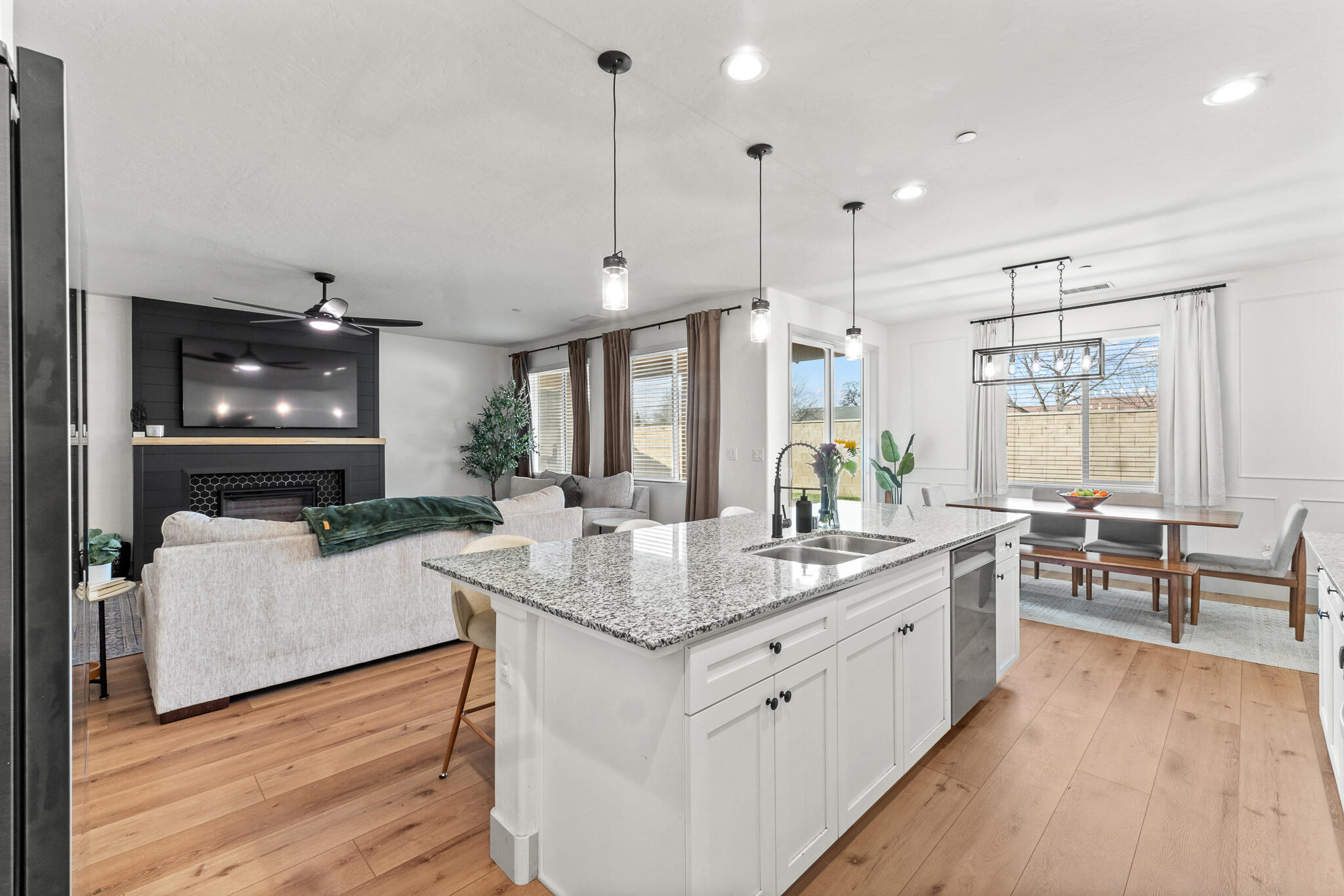 3051 Britannia St, Tulare, CA 93274