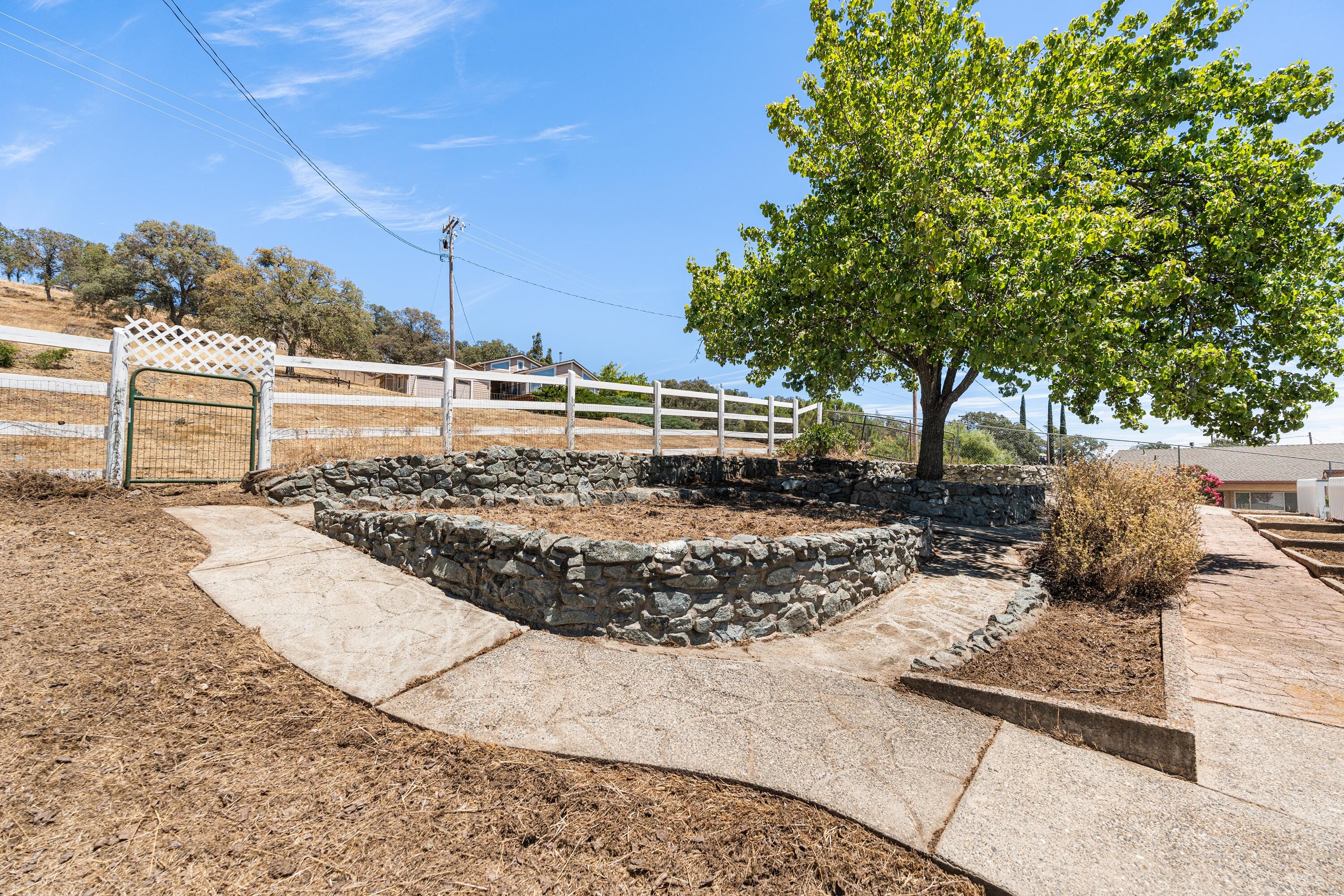 5002 Little John Rd, Copperopolis, CA 95228