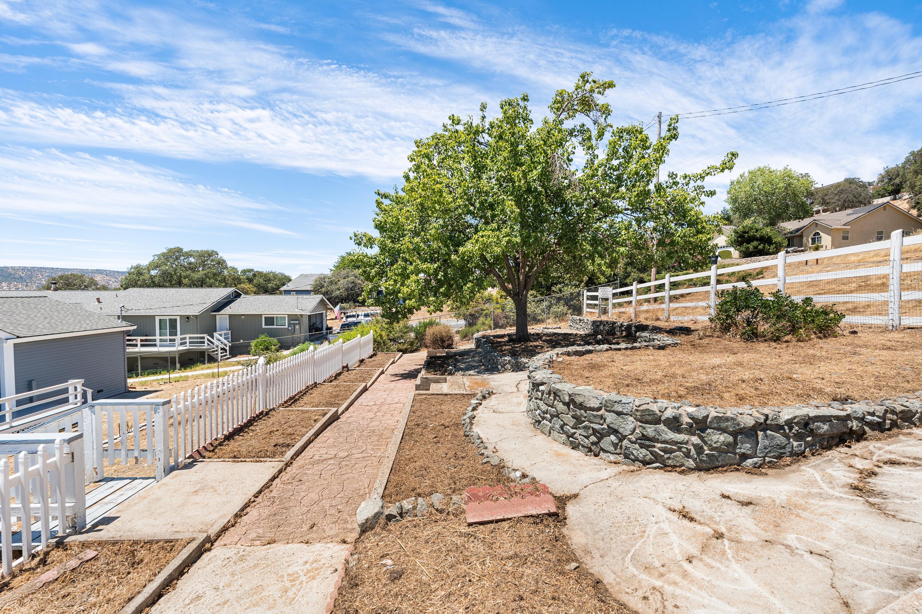5002 Little John Rd, Copperopolis, CA 95228