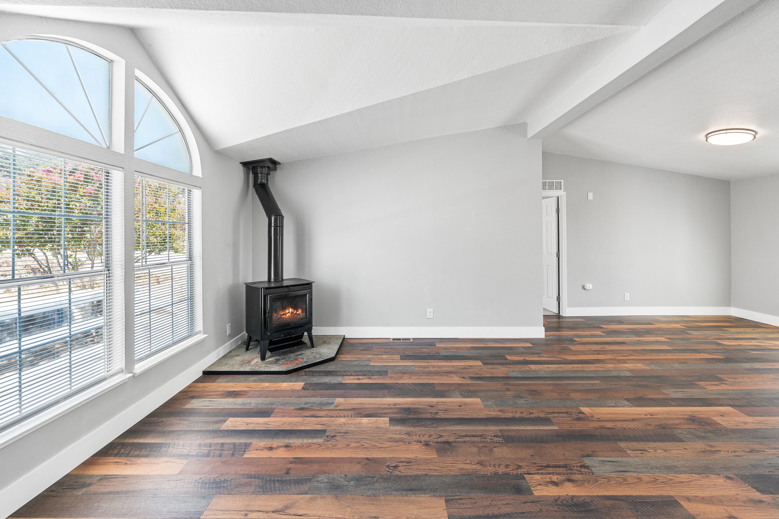 5002 Little John Rd, Copperopolis, CA 95228