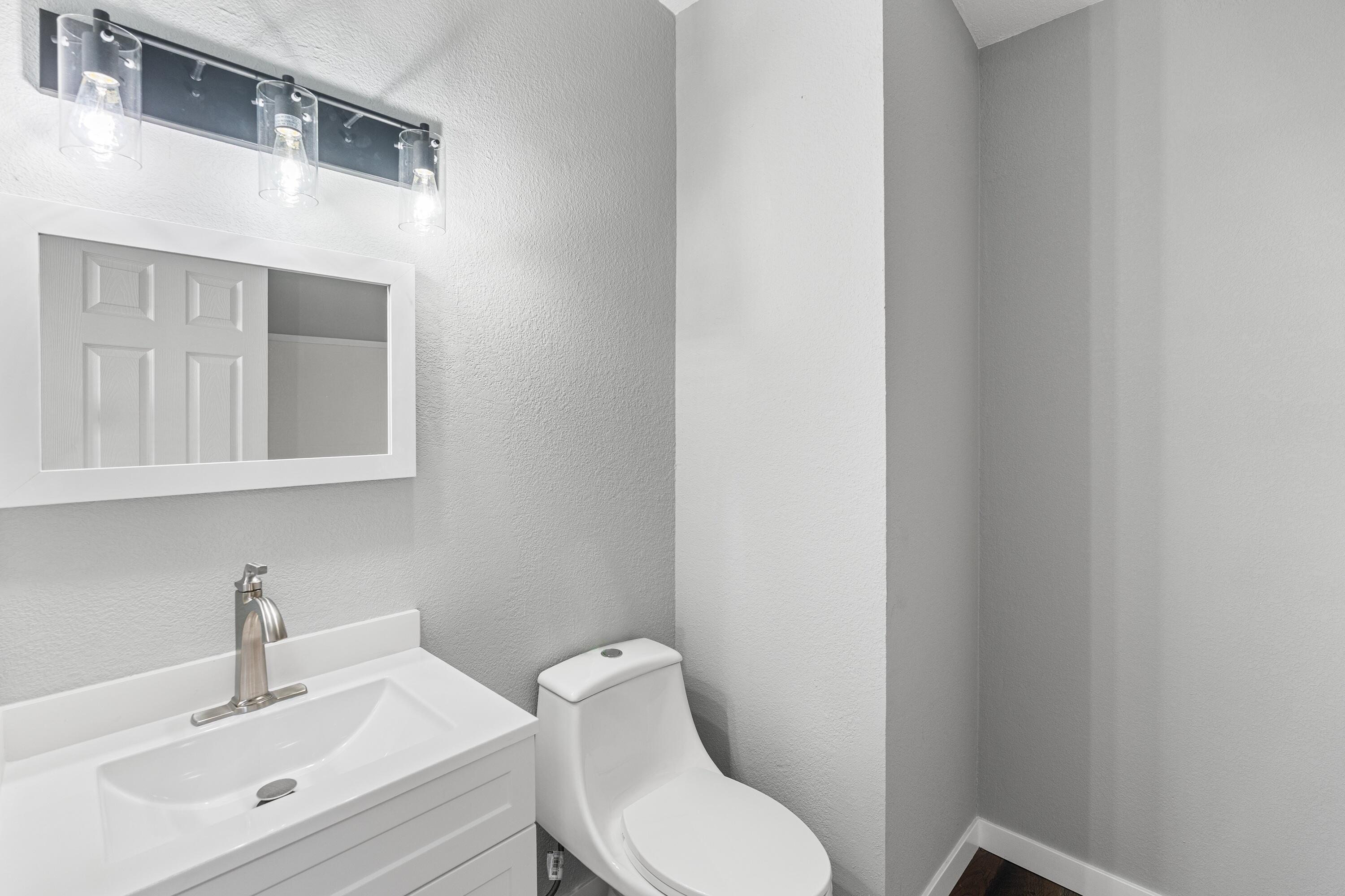 5002 Little John Rd, Copperopolis, CA 95228