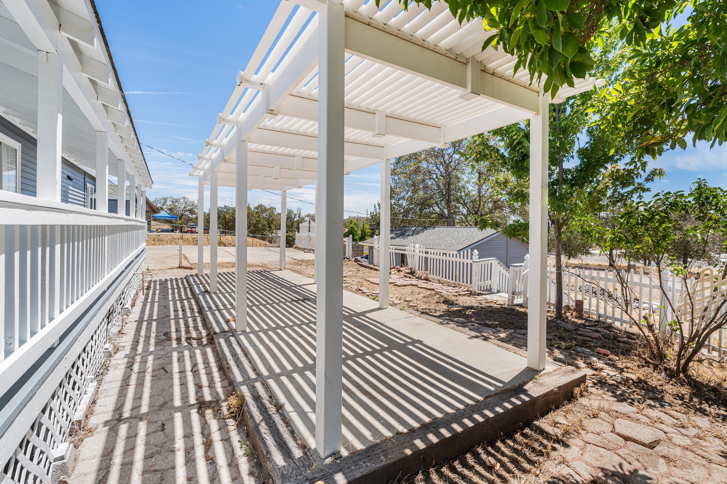 5002 Little John Rd, Copperopolis, CA 95228