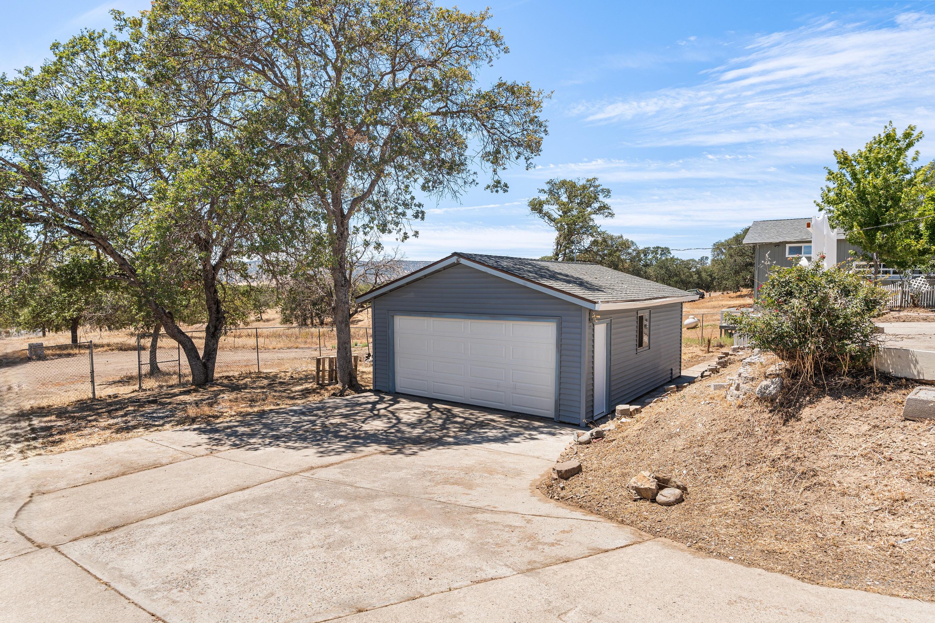 5002 Little John Rd, Copperopolis, CA 95228
