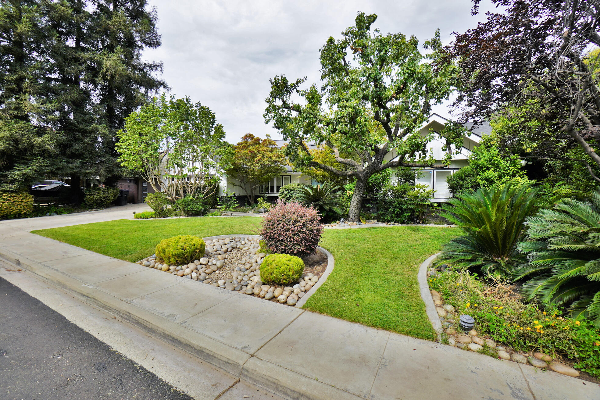 1105 N Cindy St, Visalia, CA 93291
