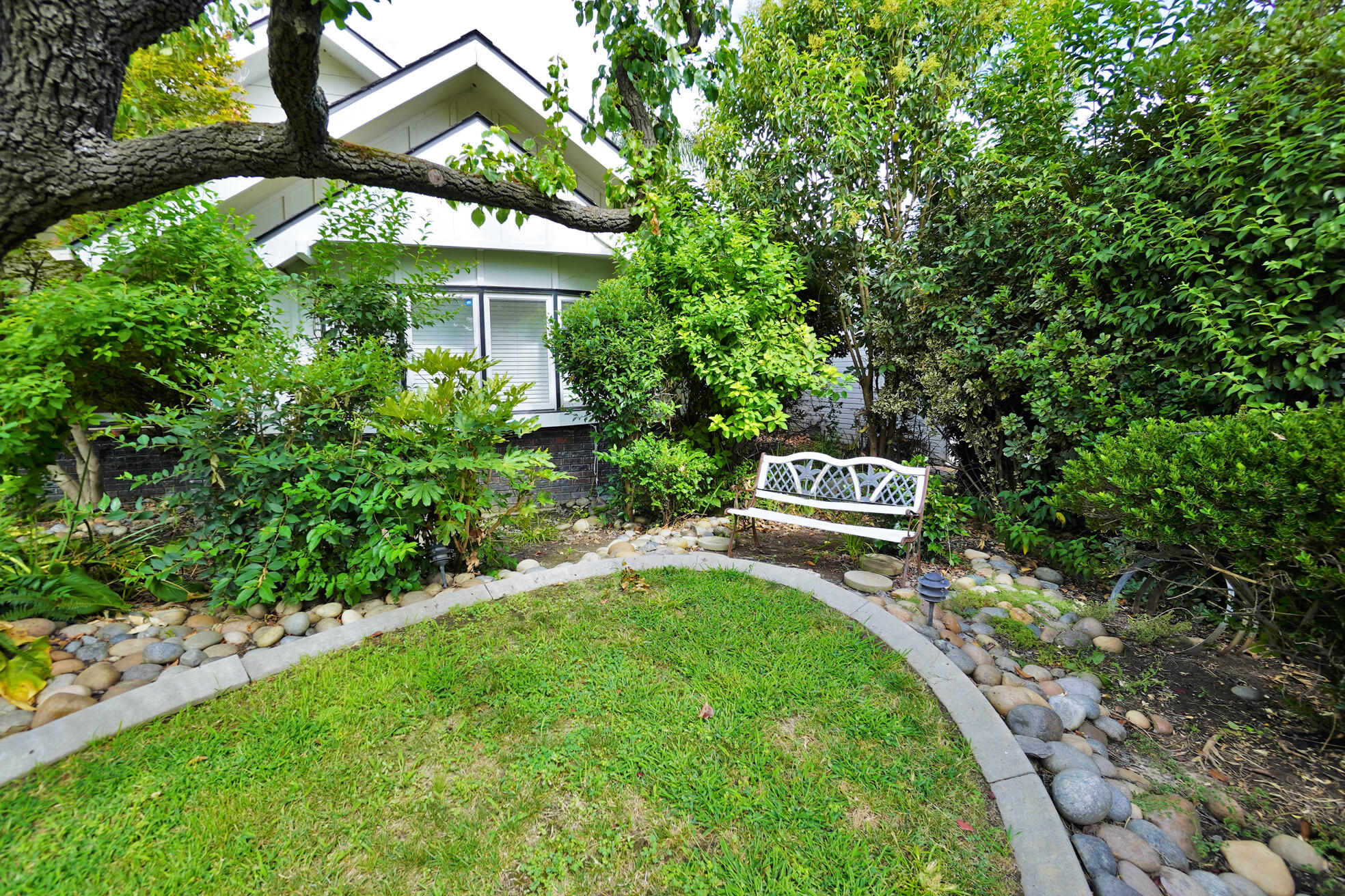 1105 N Cindy St, Visalia, CA 93291
