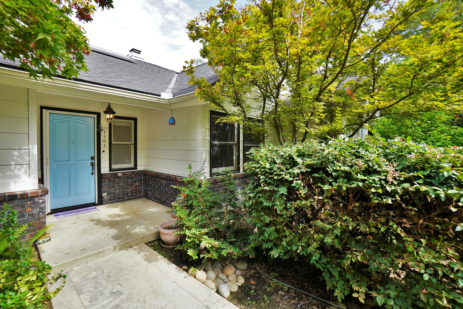 1105 N Cindy St, Visalia, CA 93291