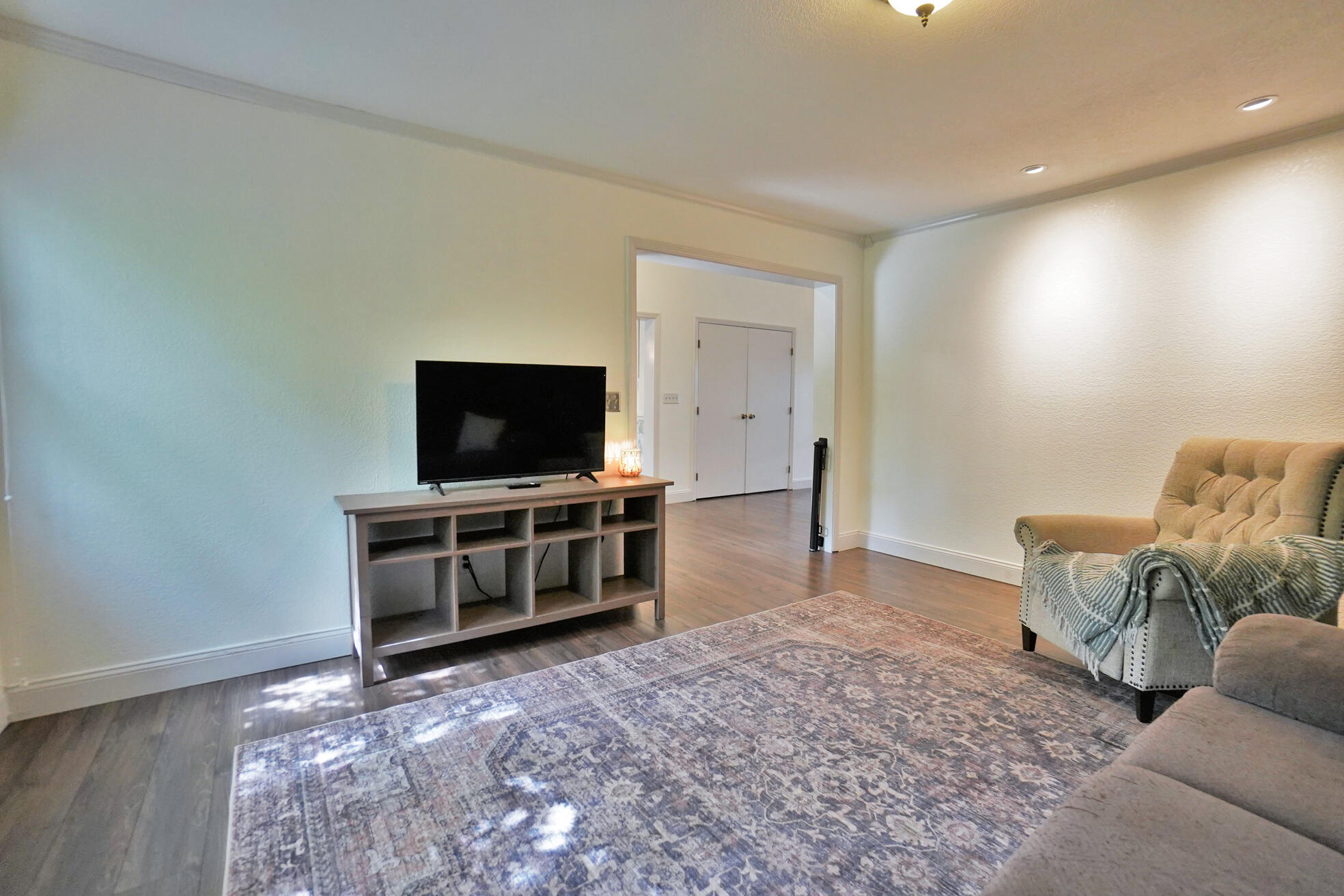 1105 N Cindy St, Visalia, CA 93291