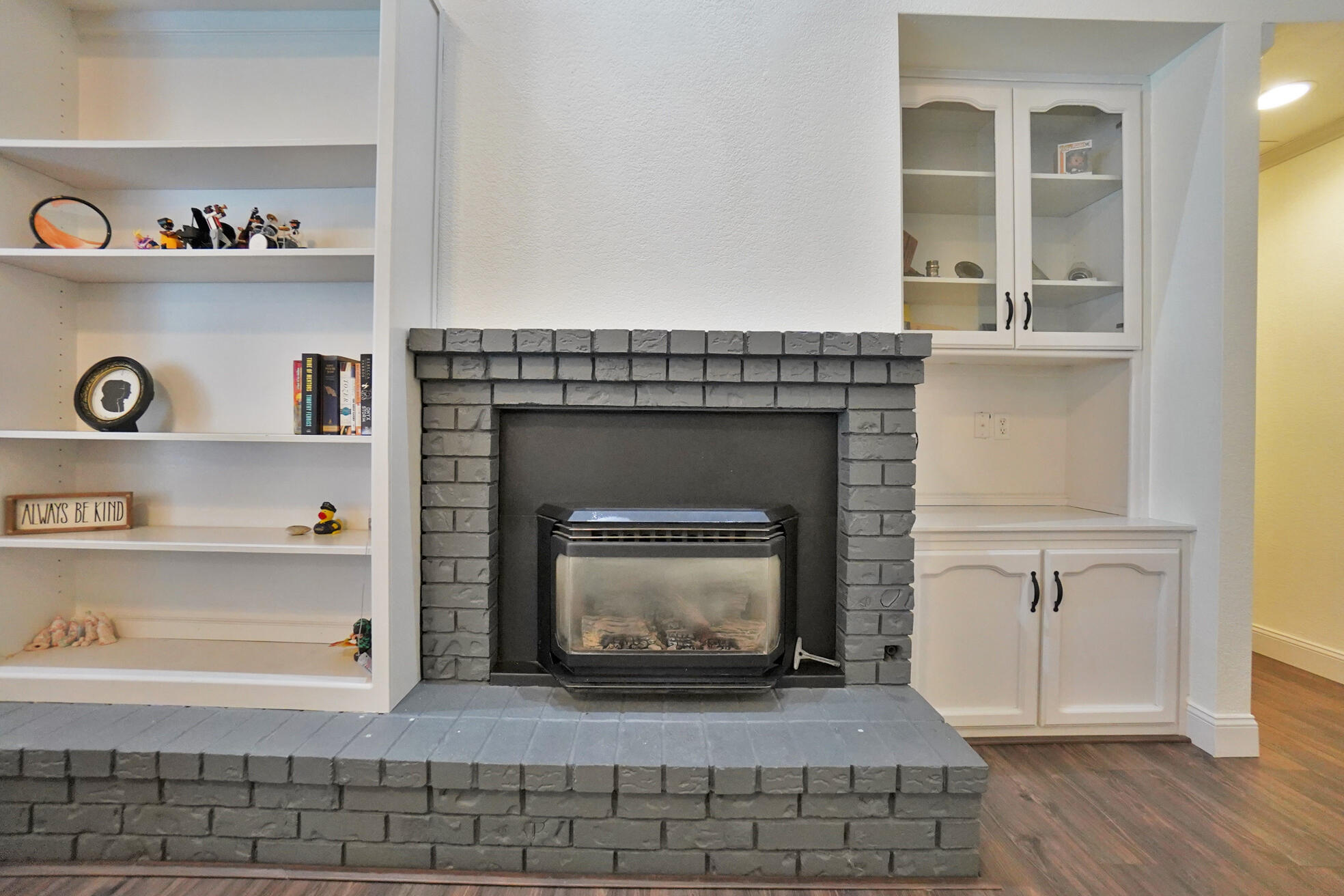 1105 N Cindy St, Visalia, CA 93291