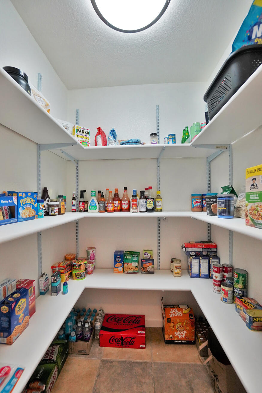 1105 N Cindy St, Visalia, CA 93291