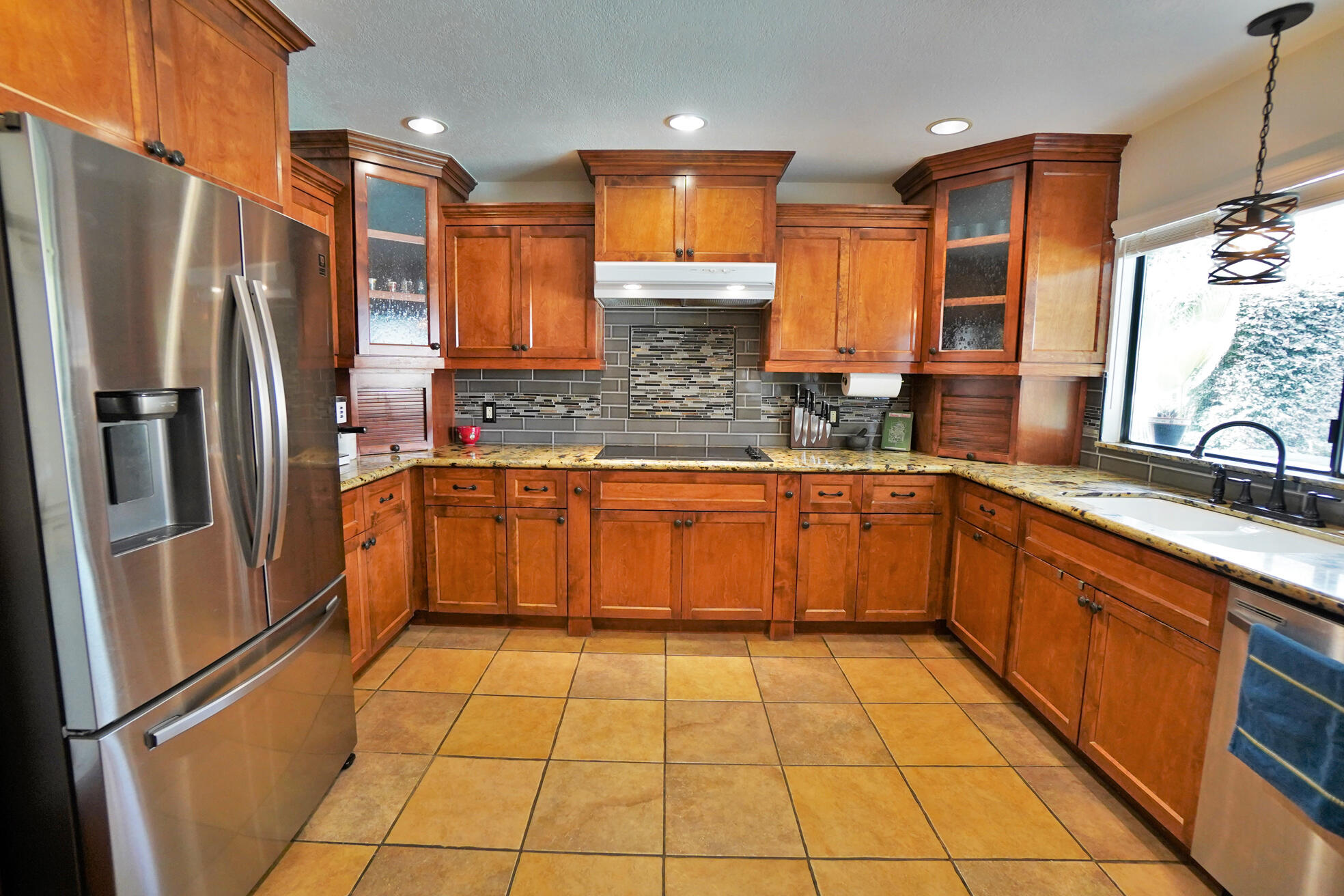 1105 N Cindy St, Visalia, CA 93291