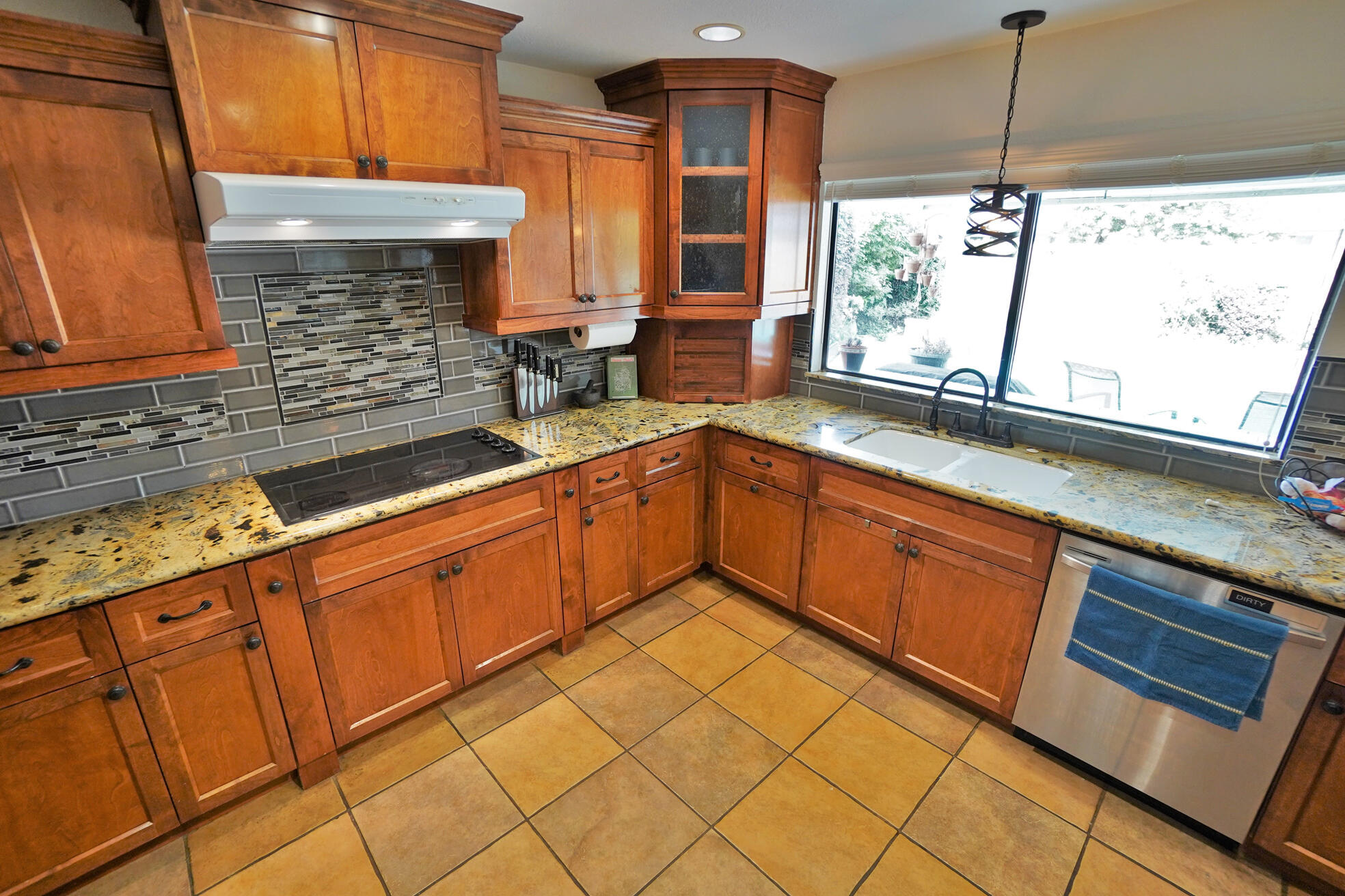 1105 N Cindy St, Visalia, CA 93291