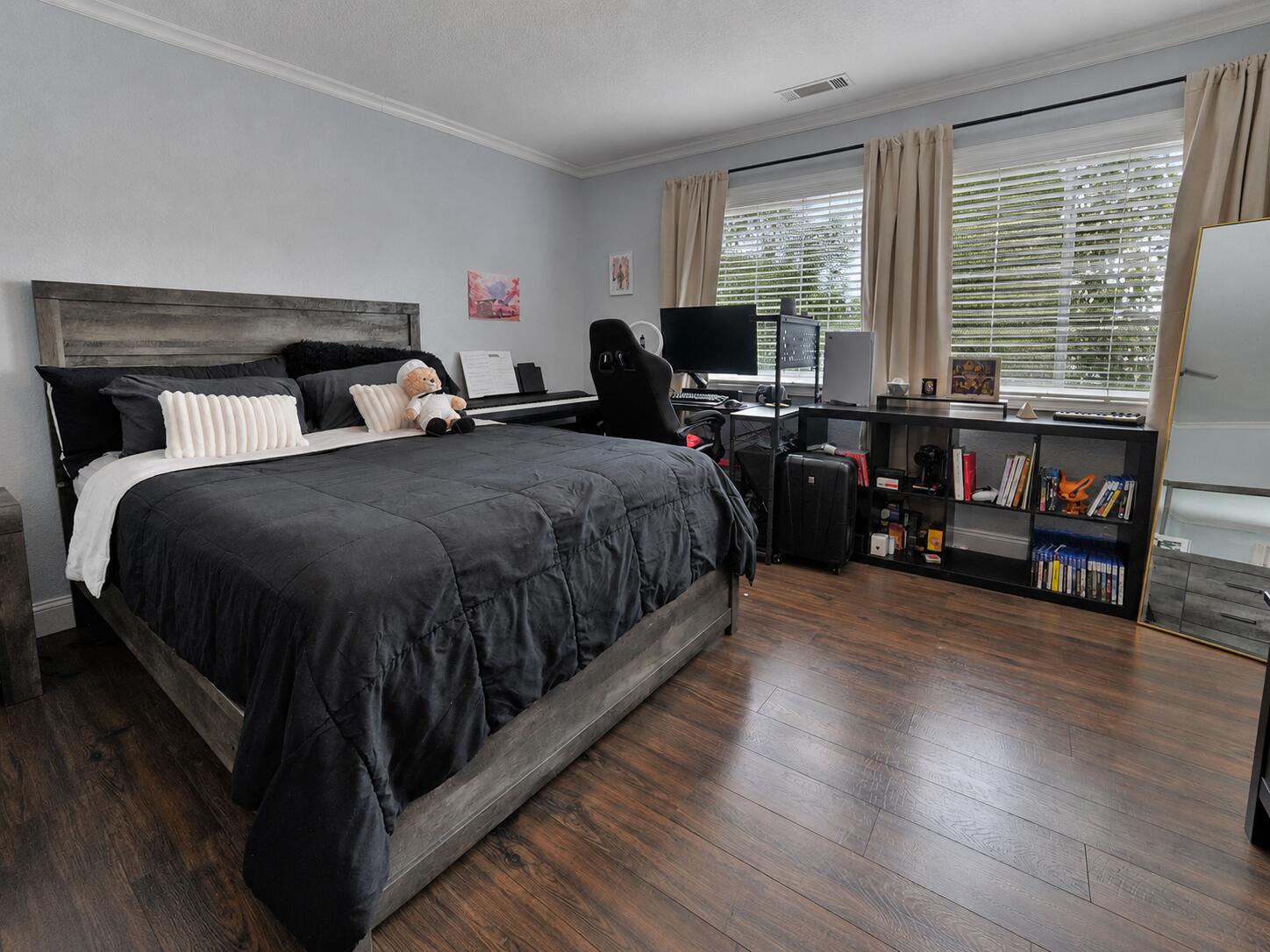 1105 N Cindy St, Visalia, CA 93291