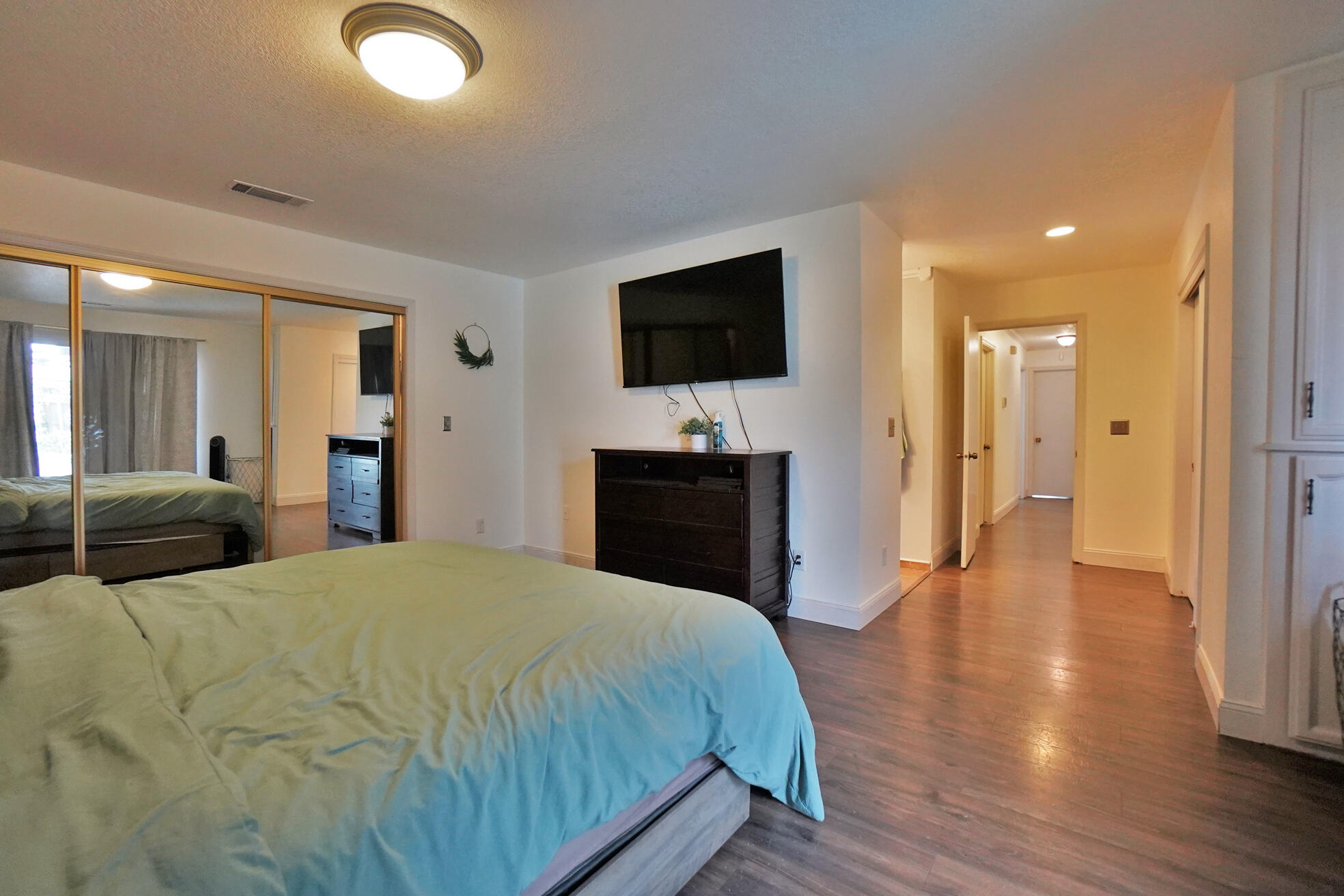 1105 N Cindy St, Visalia, CA 93291