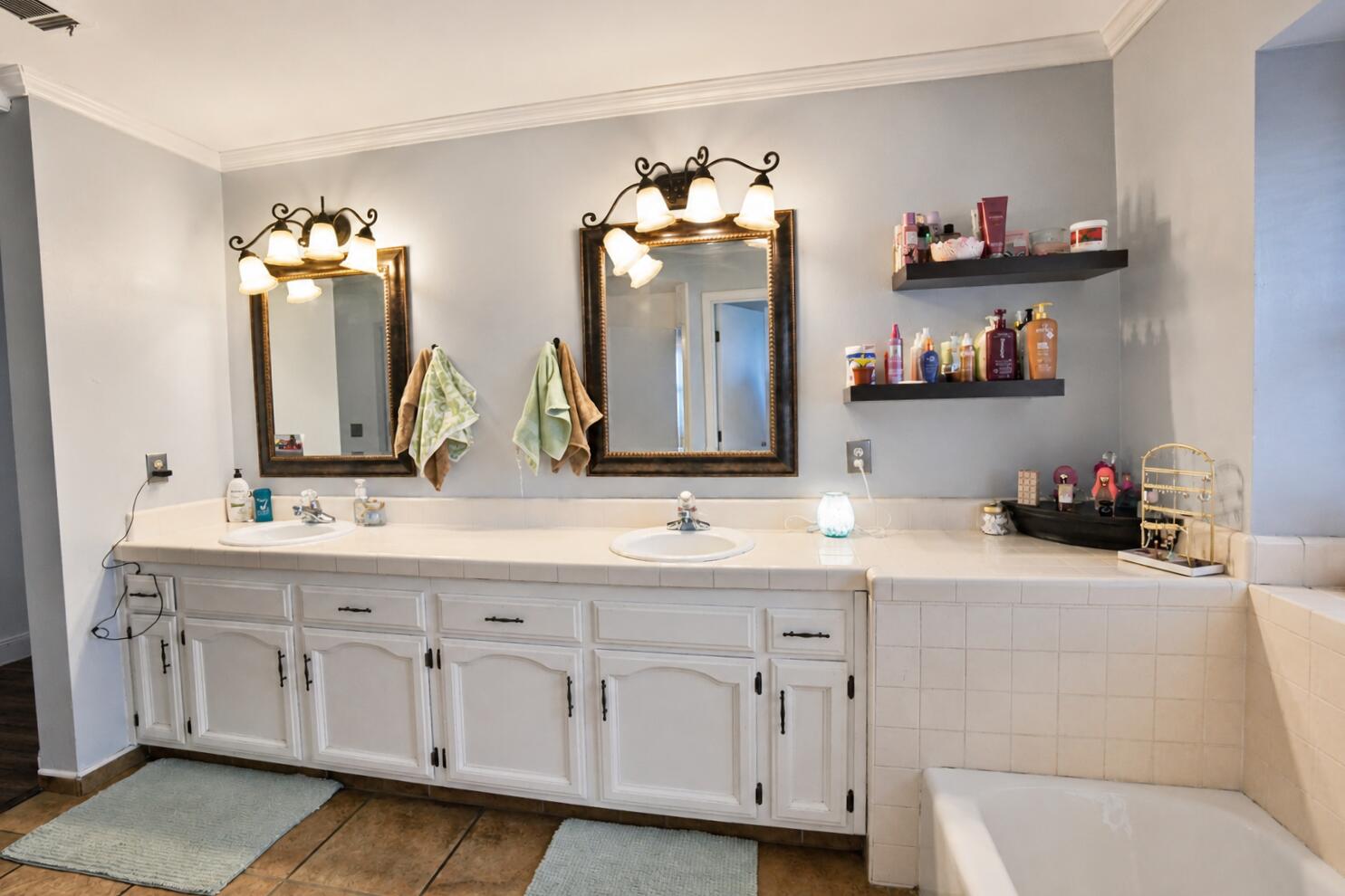 1105 N Cindy St, Visalia, CA 93291