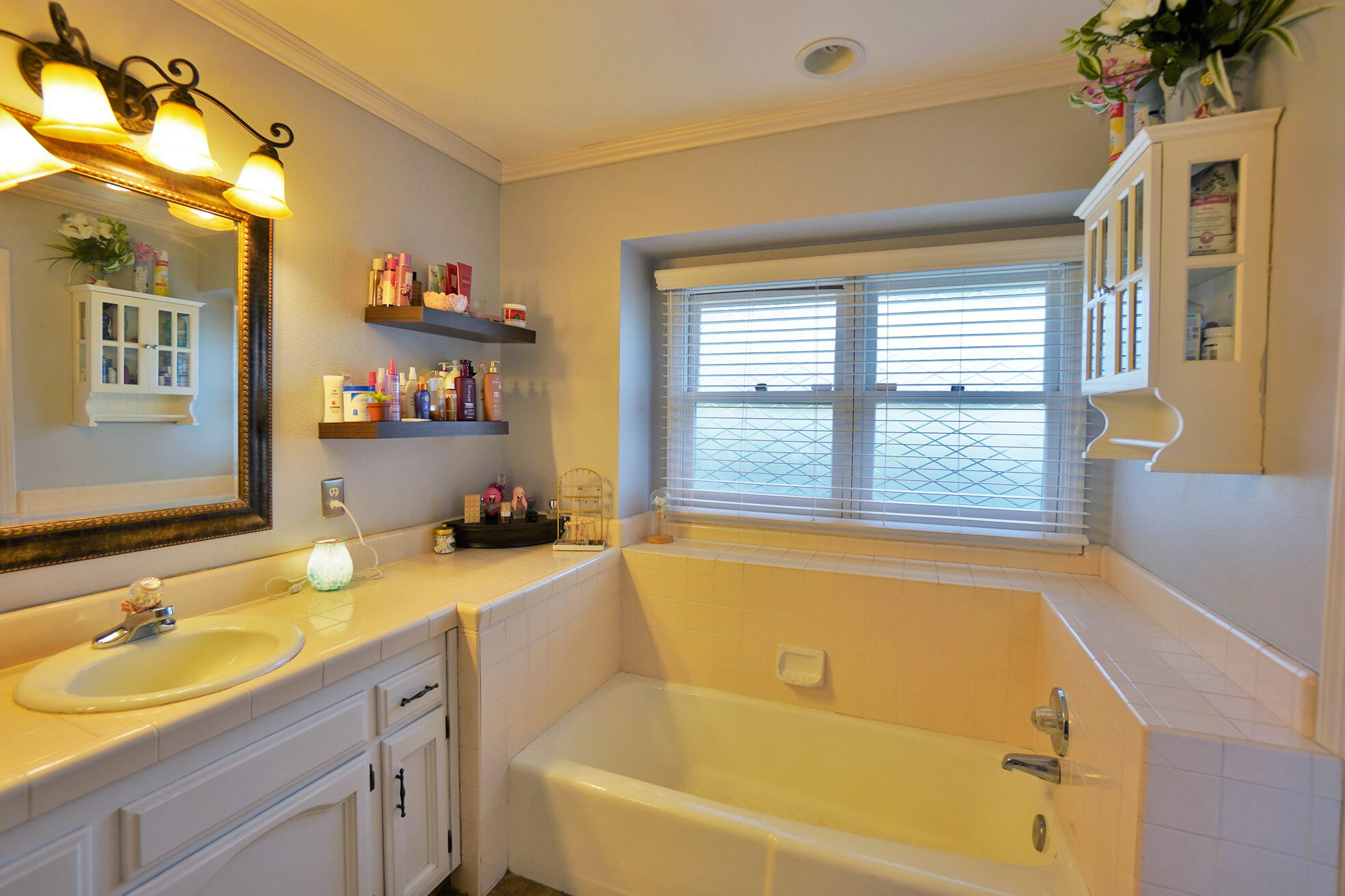1105 N Cindy St, Visalia, CA 93291