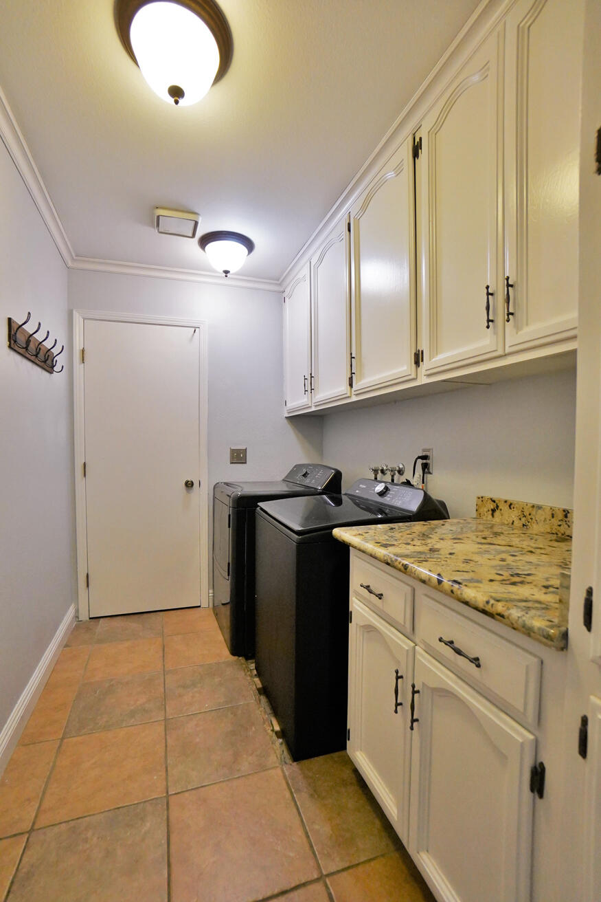 1105 N Cindy St, Visalia, CA 93291
