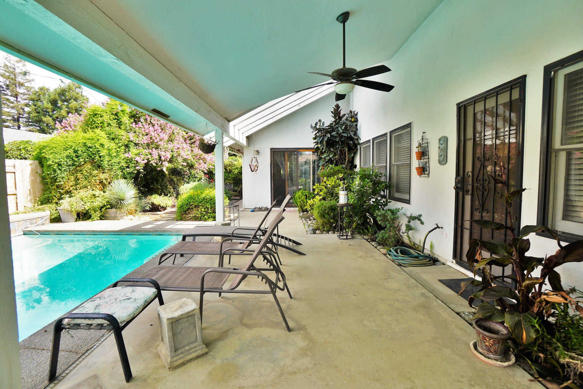 1105 N Cindy St, Visalia, CA 93291