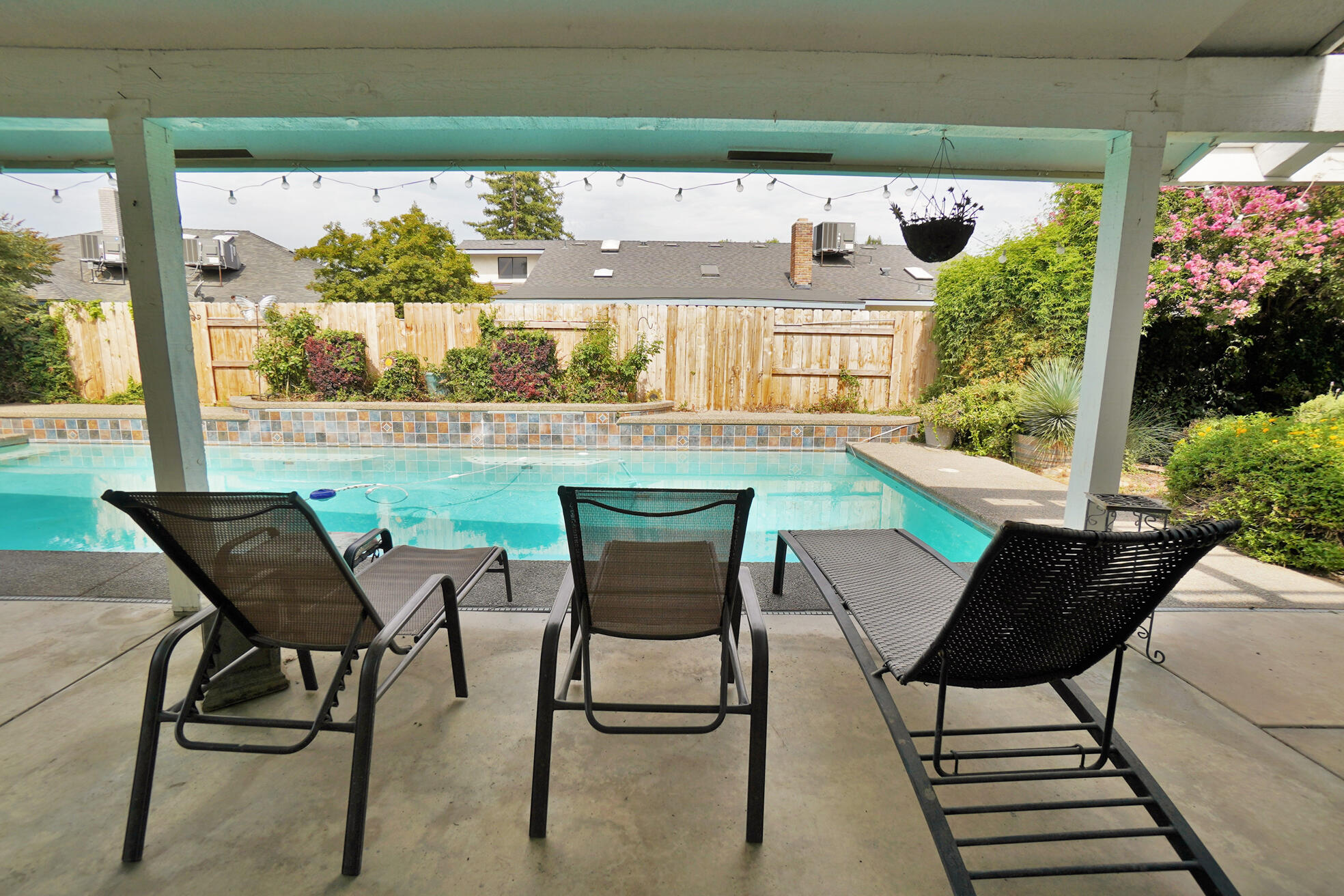 1105 N Cindy St, Visalia, CA 93291