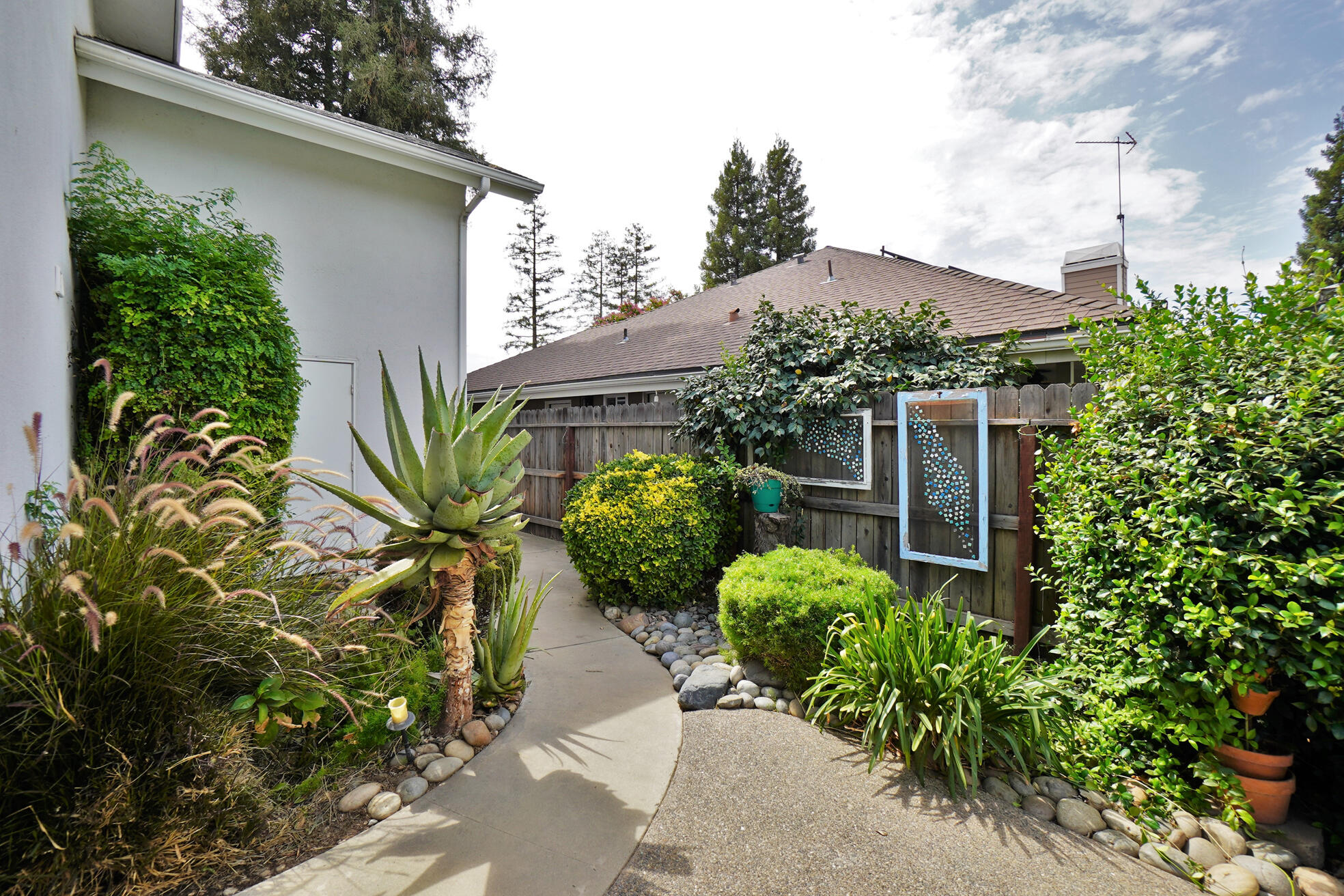 1105 N Cindy St, Visalia, CA 93291